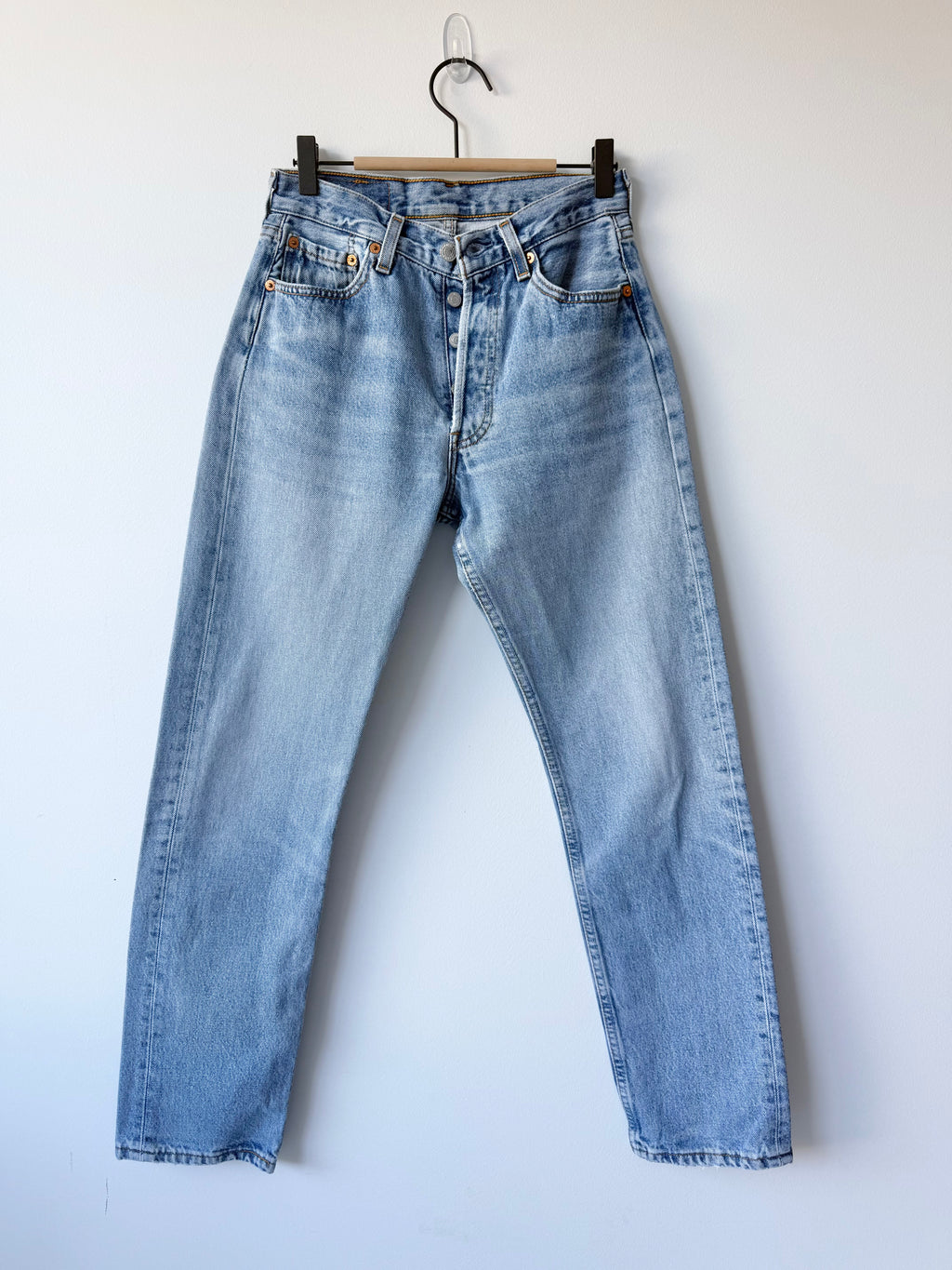 W26 L30 vintage Levis 501 light medium blue 25/26” measured waist 90s levis 501s