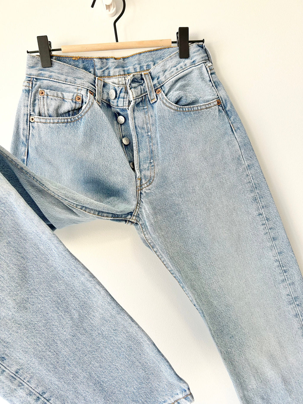 Levis 501 jeans w24 L30 light blue 501 stone wash  blue vintage 501s made in 90s -1