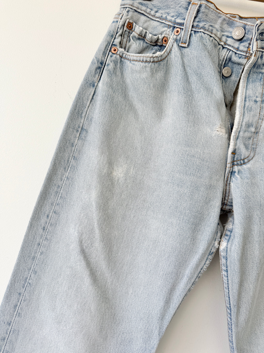 Distressed W28 L29 vintage Levis 501 27/28” measured light faded blue denim 90’s 501s USA student fit