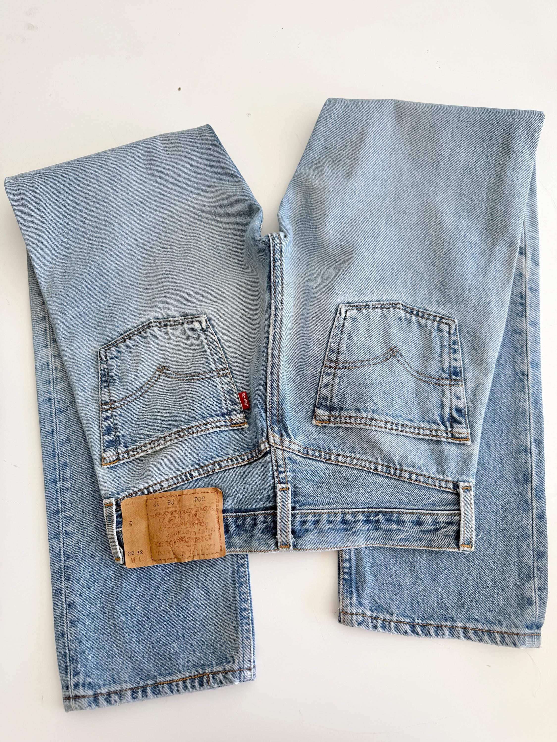 W26 L30 Levis 501 vintage 25-26” measured waist faded medium blue 90s made USA