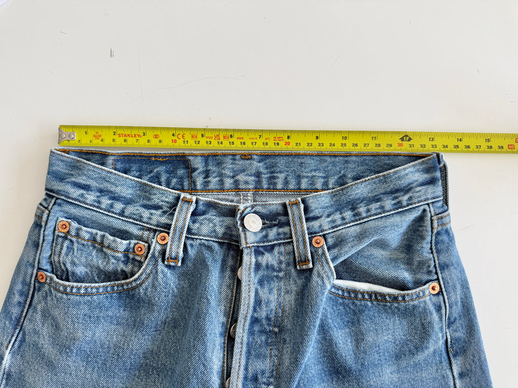 W26 L30 vintage Levis 501s 25-26” measured medium blue faded blue Y2K Levi’s 501s