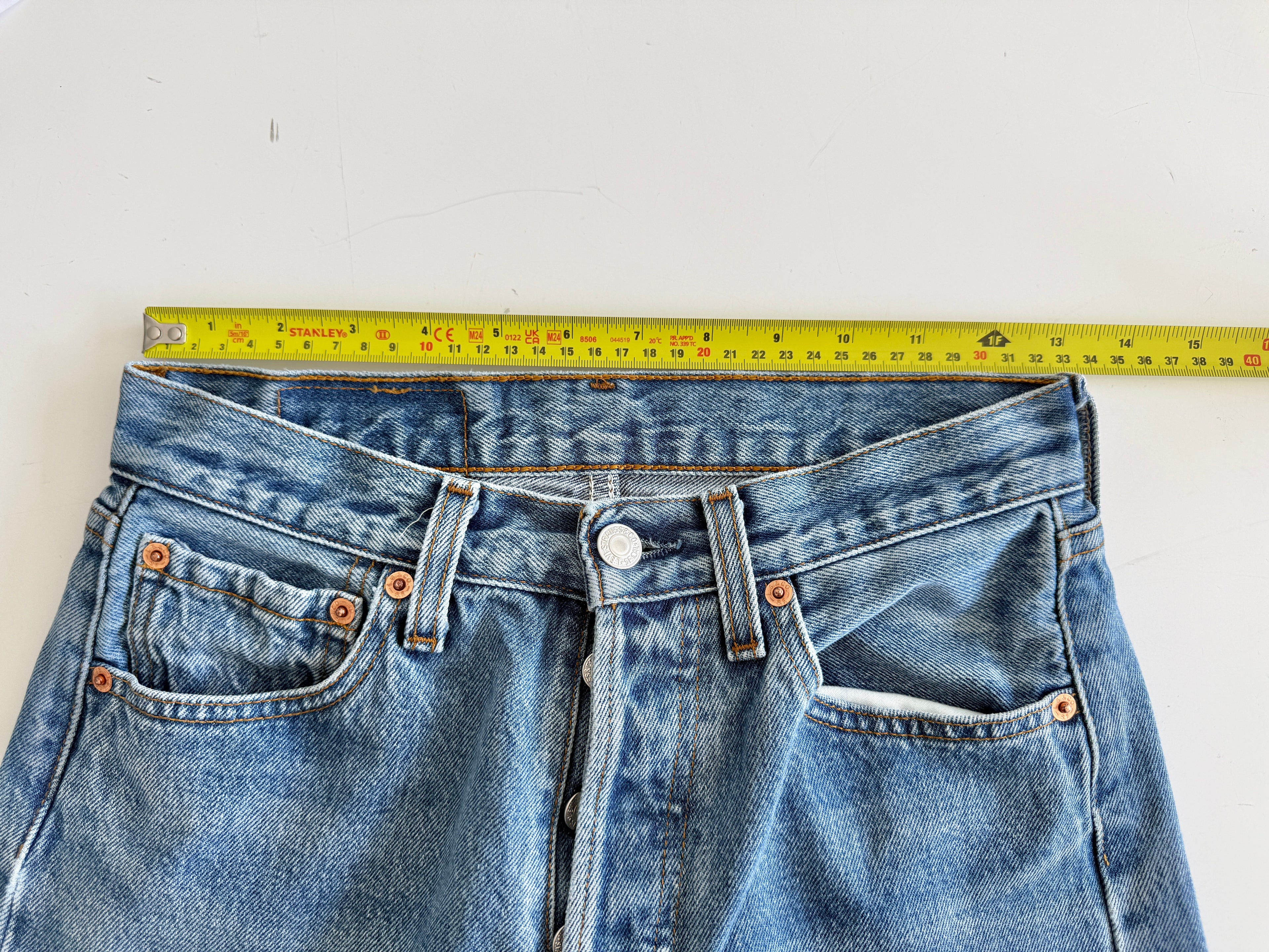 W26 L30 vintage Levis 501s 25-26” measured medium blue faded blue Y2K Levi’s 501s