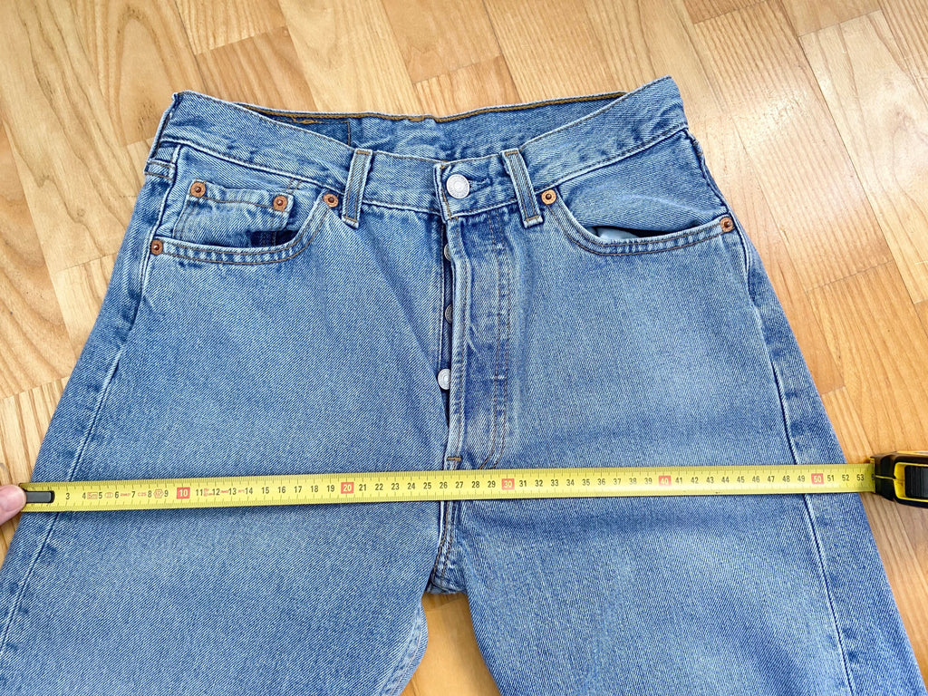 Vintage Levi’s 501 w27” L31”  made in France 1997