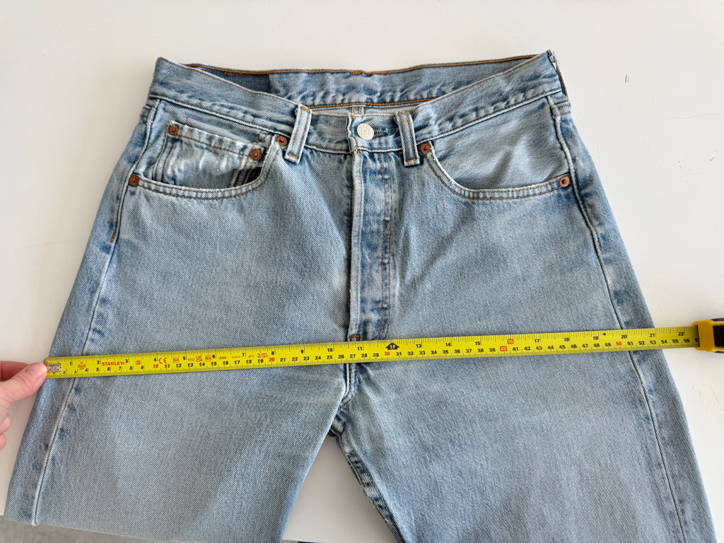 W29 L33 vintage Levis 501 29” measured light faded blue made in 90s