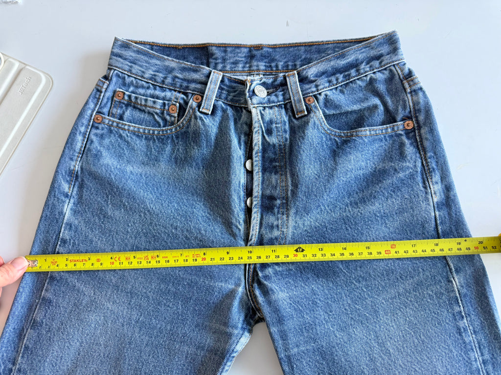 W27 L31 vintage Levis 501 dark faded blue 26/27” measured waist 90s USA levis 501s