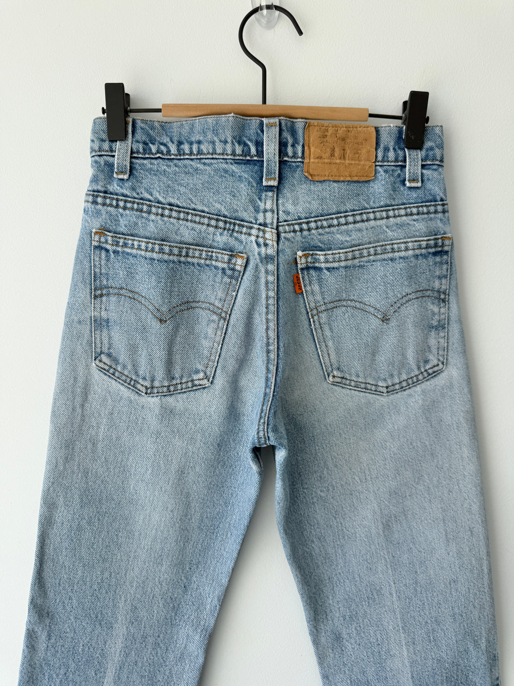 W25 L30 vintage Levis 716 25” measured waist light faded blue USA 70s 716s