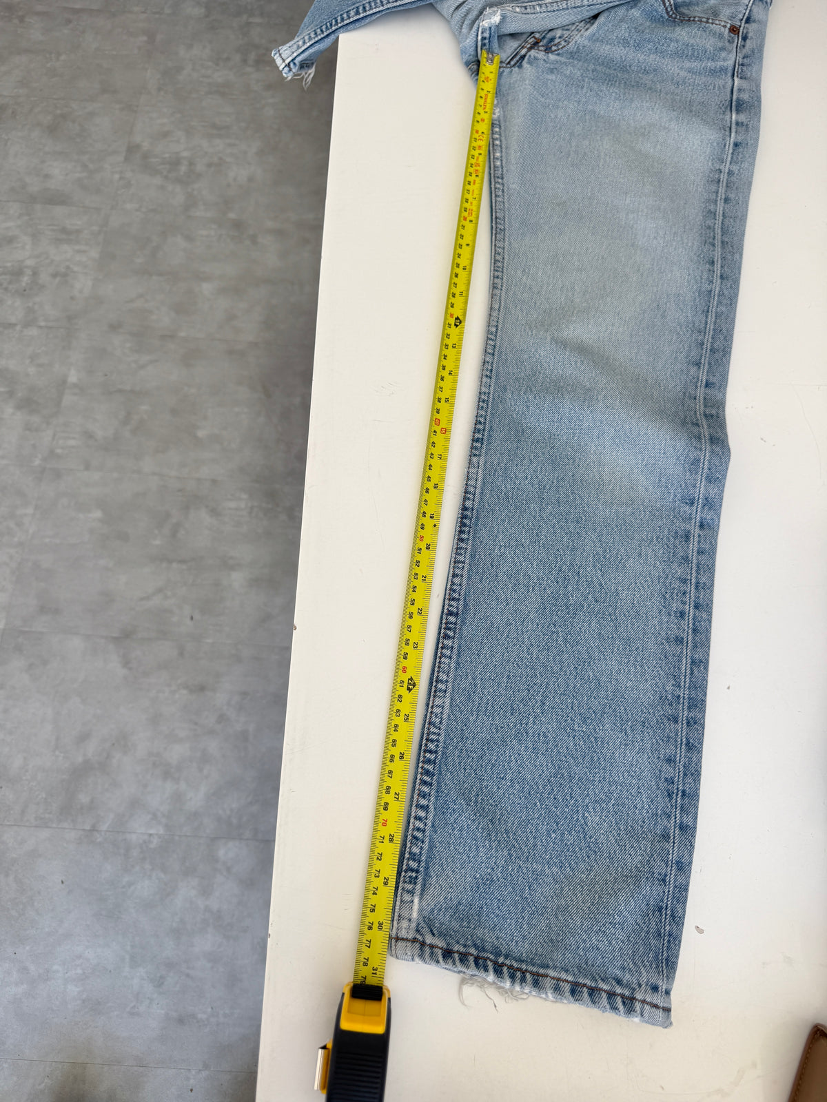 W25 L30 vintage Levis 501s 25” measured light blue faded Y2K 501s