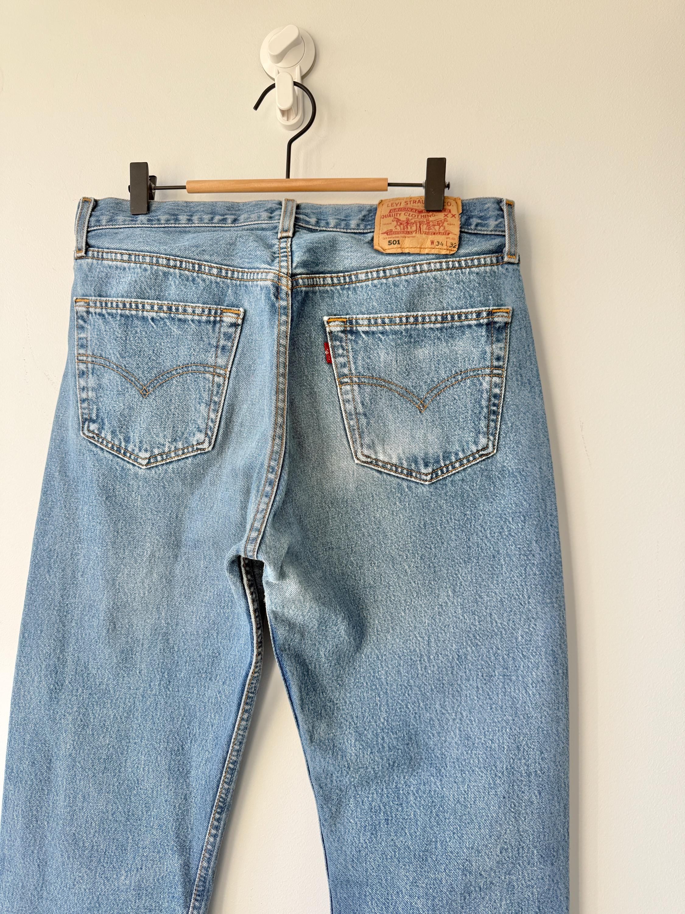 W32 L31 vintage Levis 501 31-32” measured medium faded lines blue made in Y2K
