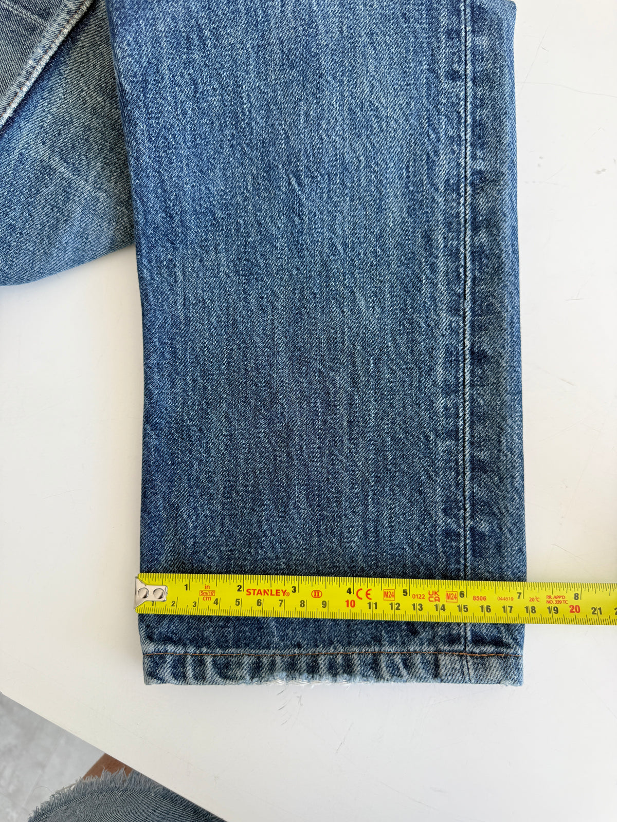 W25 L29 vintage Levis 501s 24/25” measured dark fade blue 501s