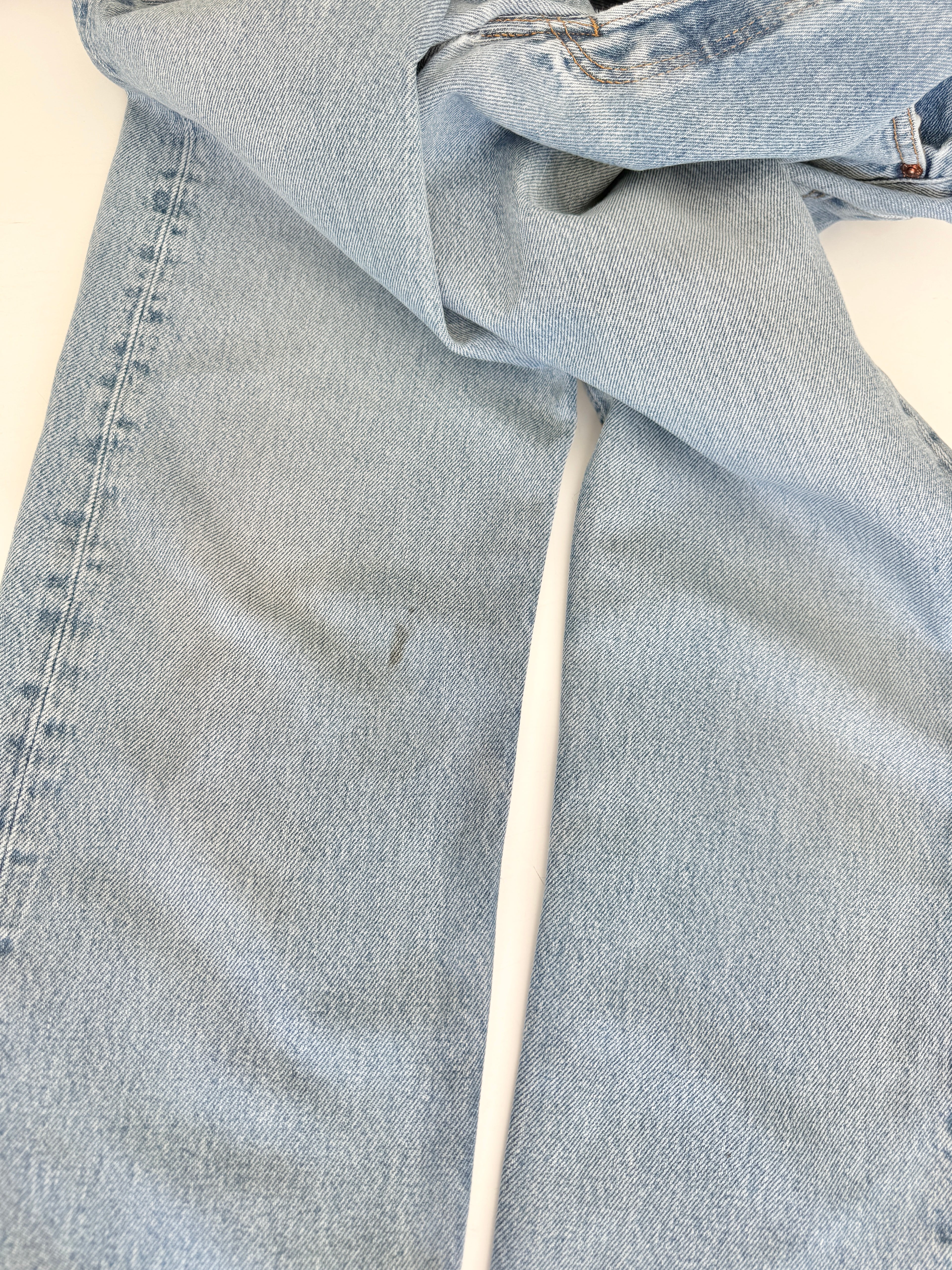 W25 L30 vintage Levis 501 25” light medium blue Levi’s 501s