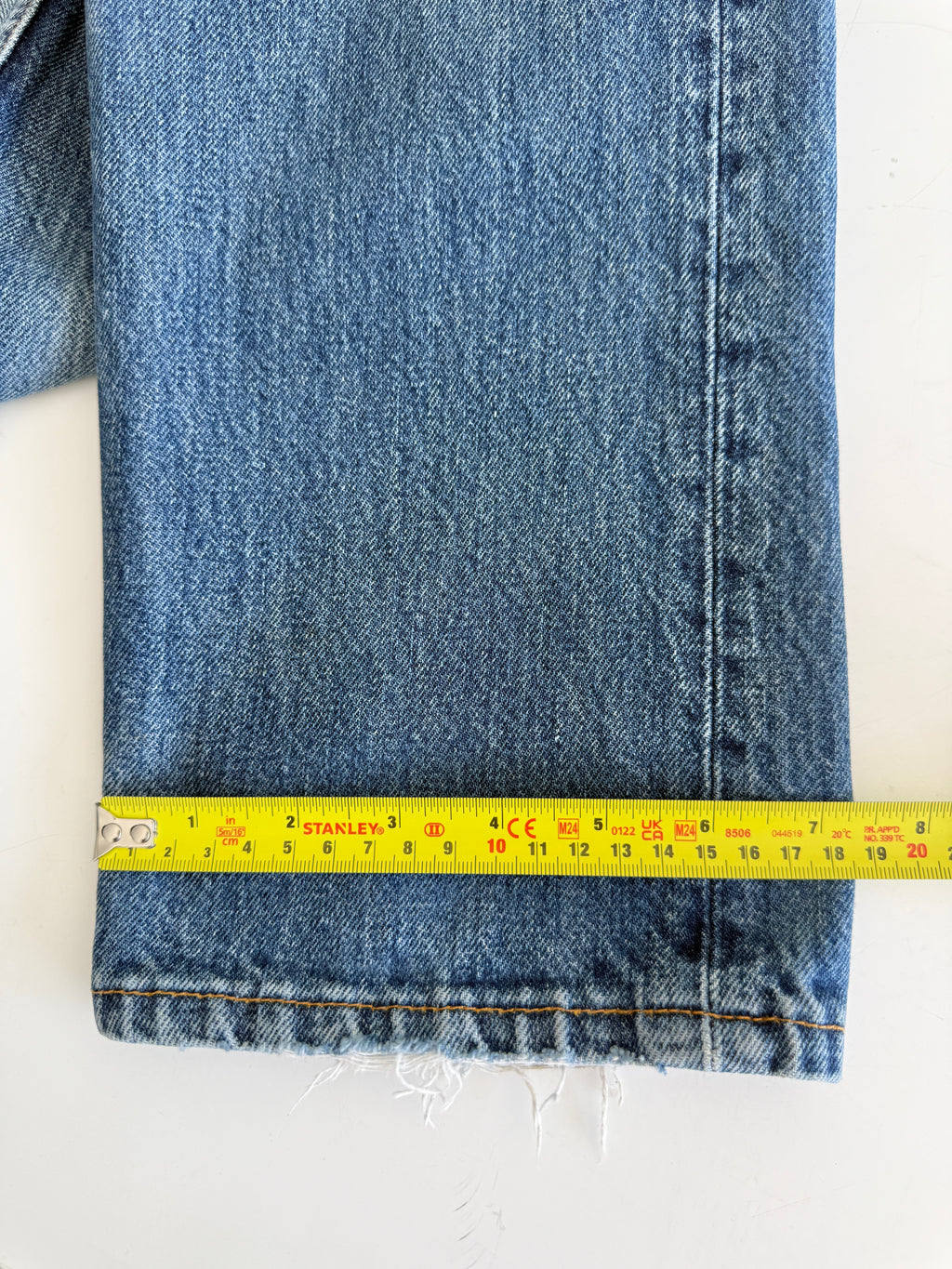 Soft W28 L31 vintage Levis 501 27/28” measured waist faded dark blue 501s 90s denim