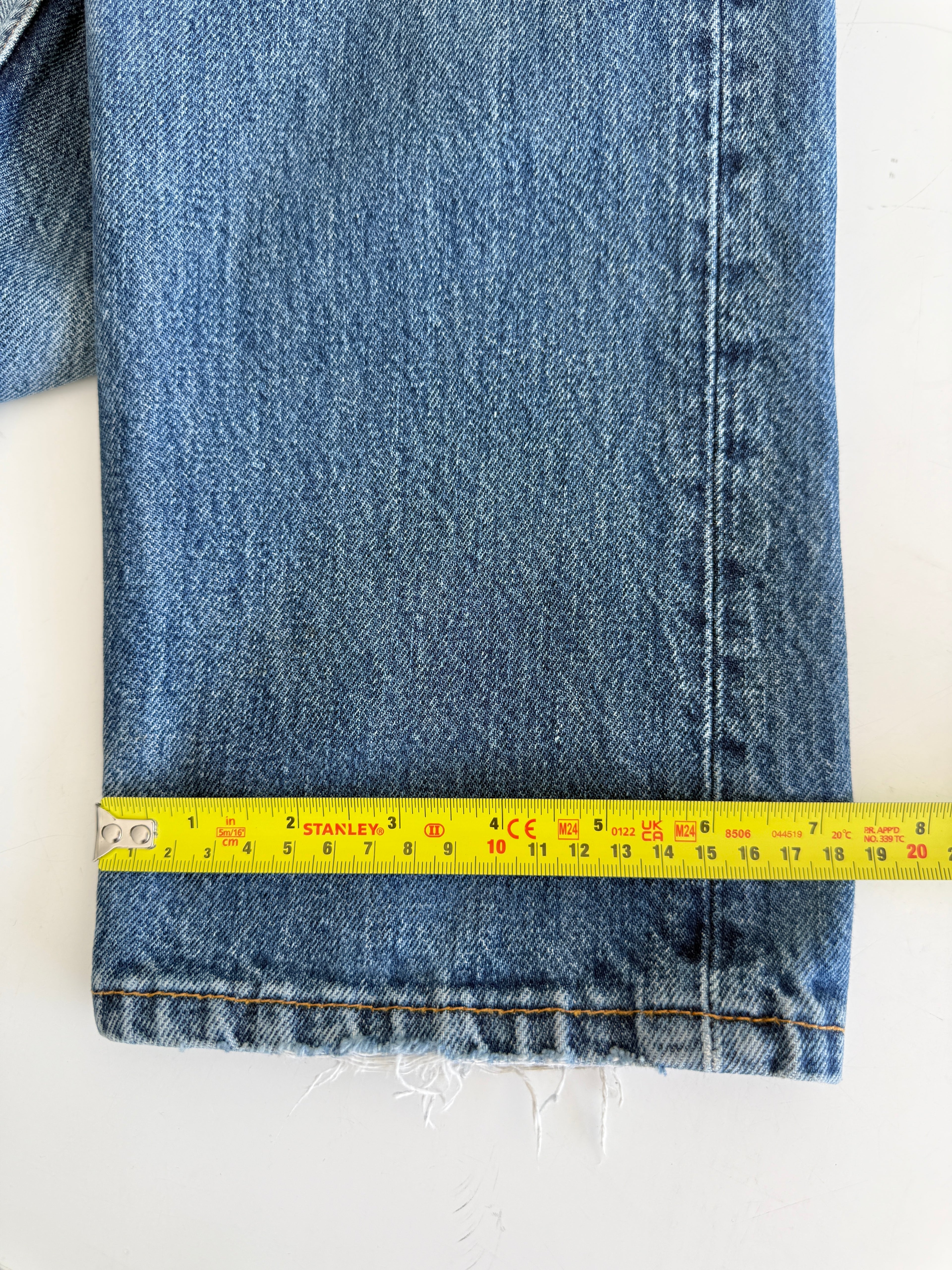 Soft W28 L31 vintage Levis 501 27/28” measured waist faded dark blue 501s 90s denim