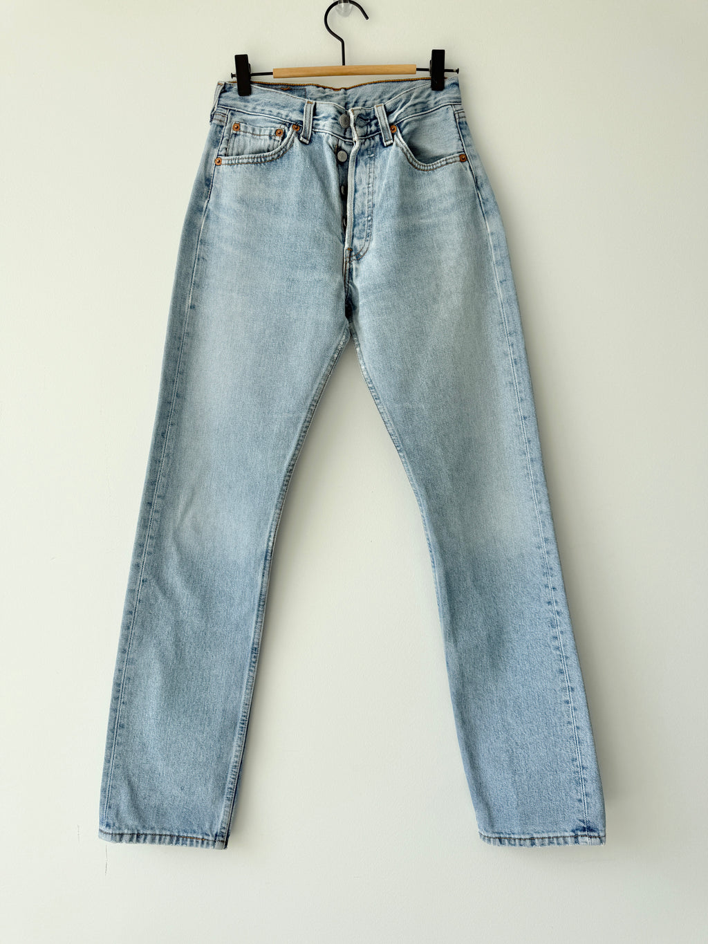 Soft W25 L31 vintage Levis 501 25” measured waist light blue 501s made in 90s