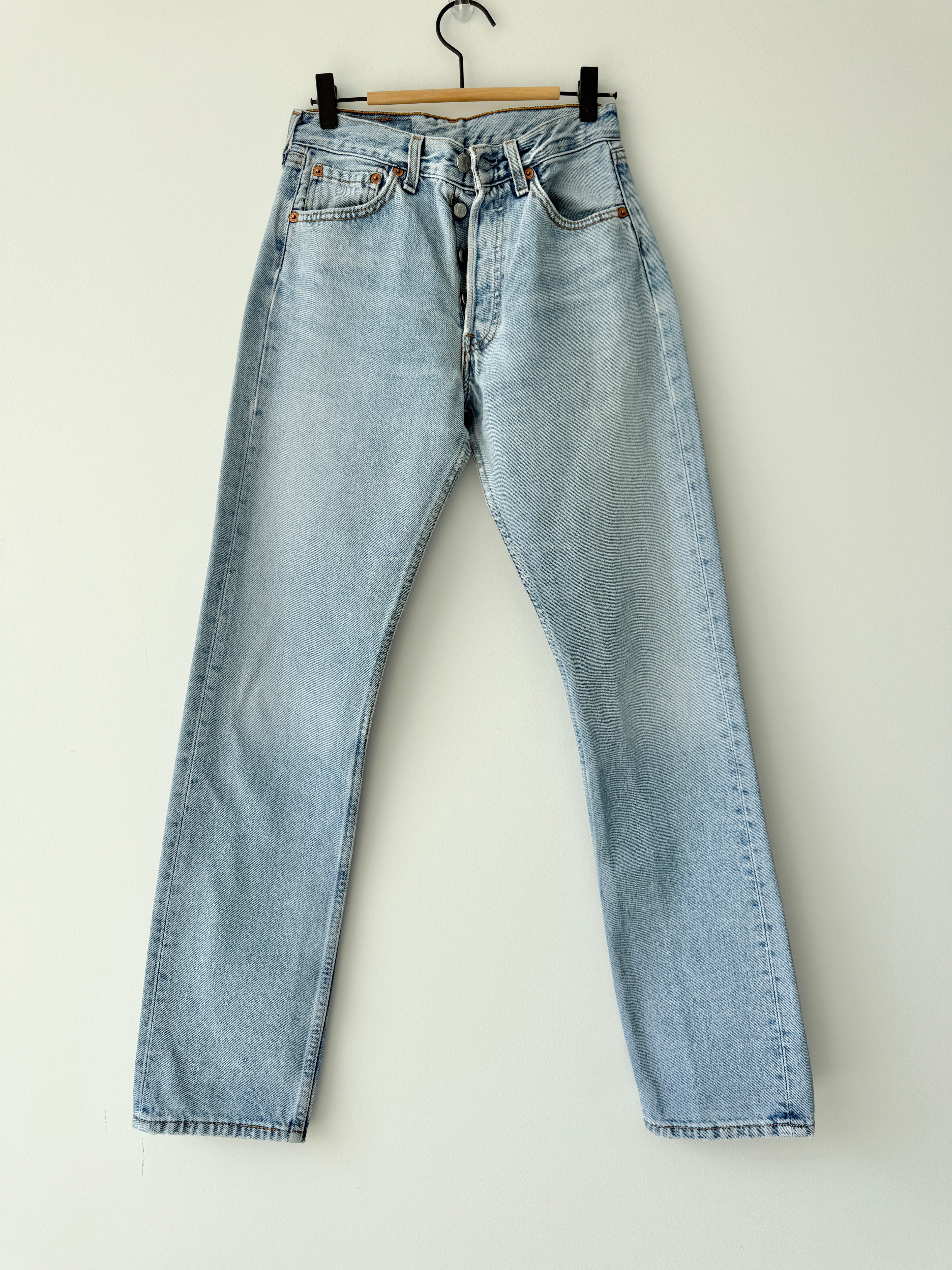 Soft W25 L31 vintage Levis 501 25” measured waist light blue 501s made in 90s