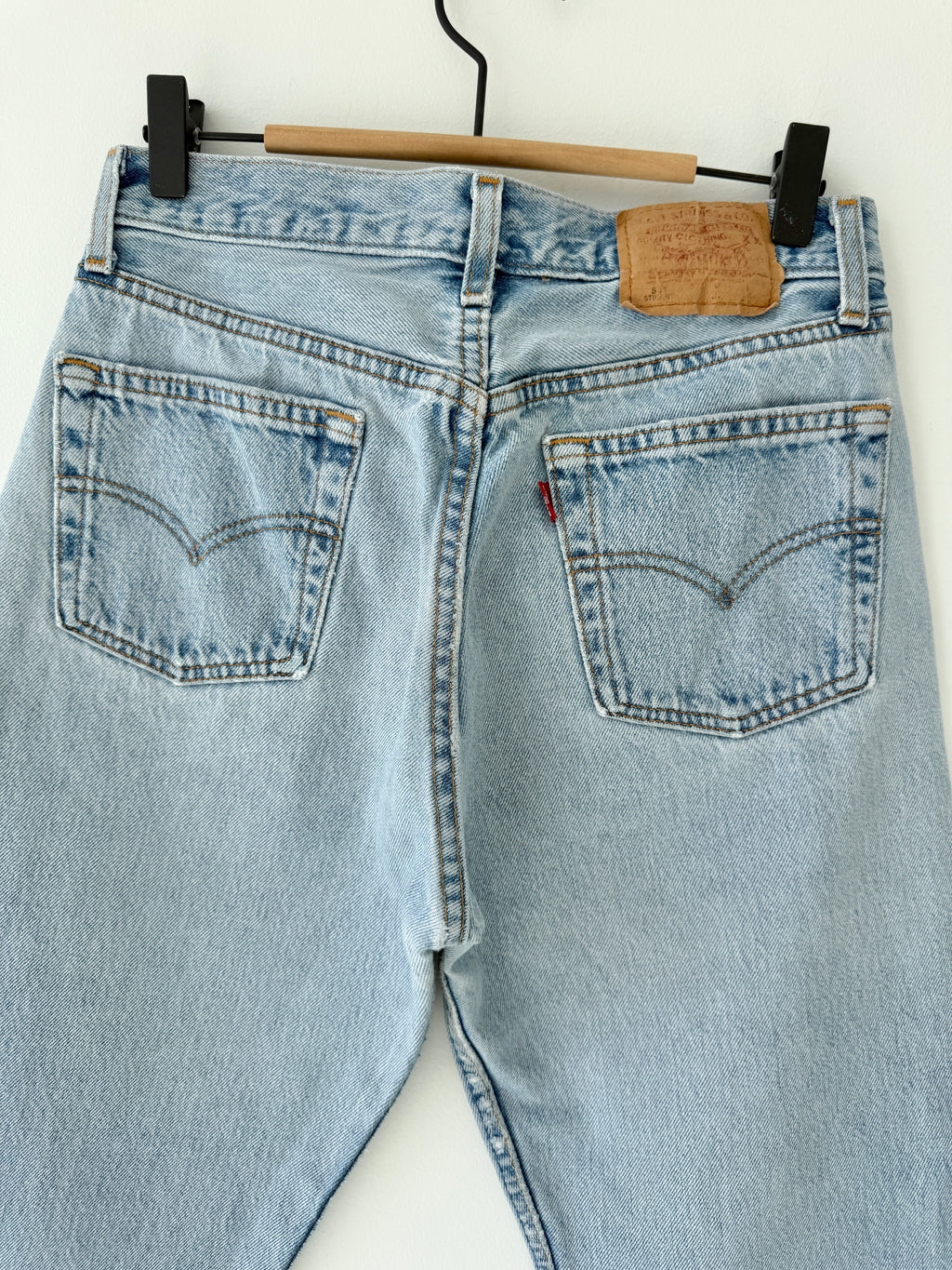 W27 L29 vintage Levis 501 27” measured waist light blue 501s 90s USA student fit denim