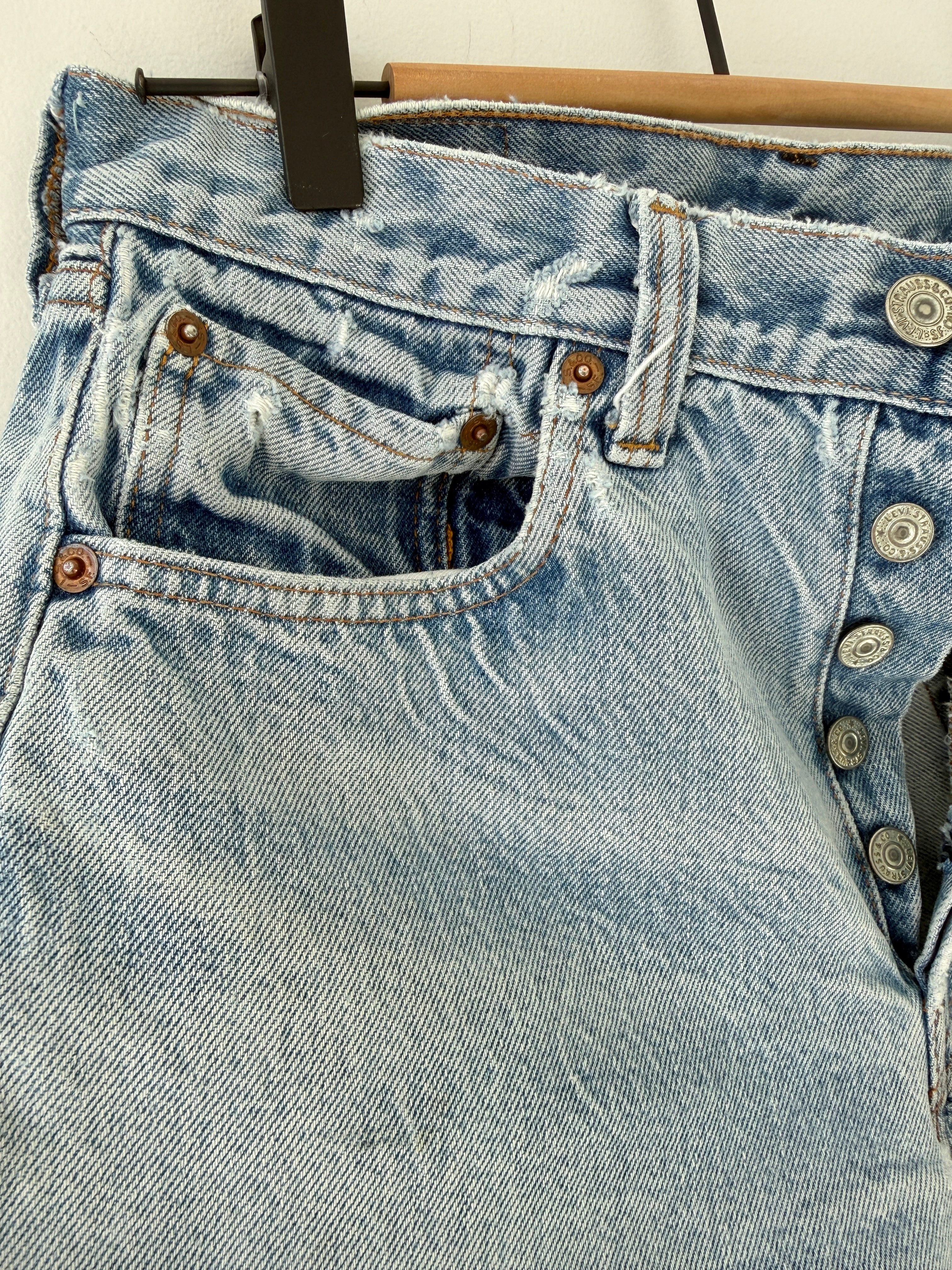 W27 Selvedge vintage Levis 501 26/27” measured waist light faded blue 70s 501s selvedge Levi’s made in USA