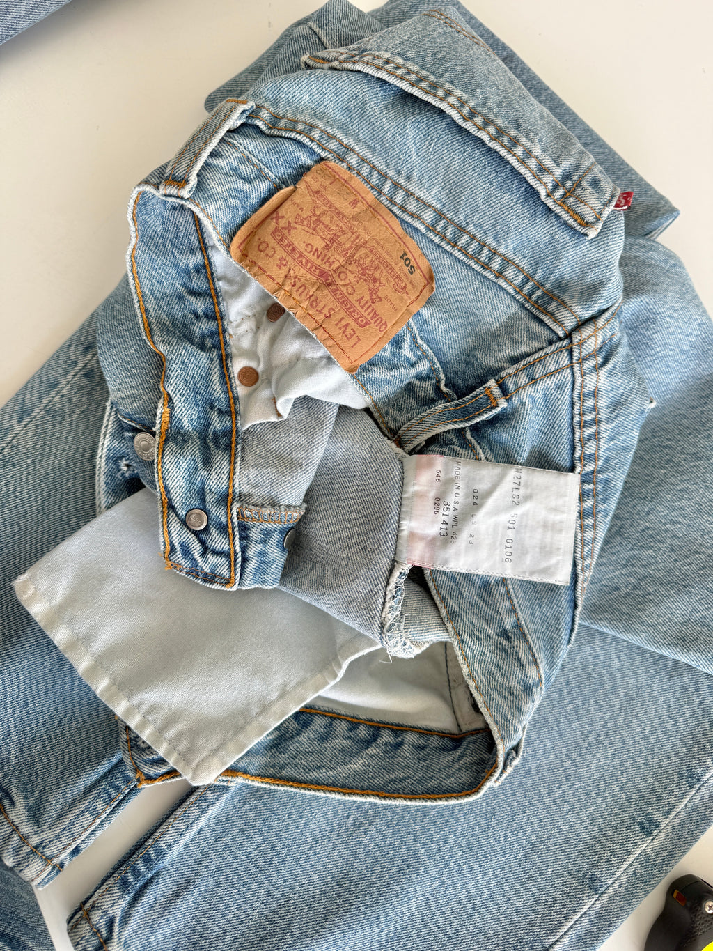 W26 L31 vintage Levis 501 24-26” measured medium blue 90s Levi’s 501s USA