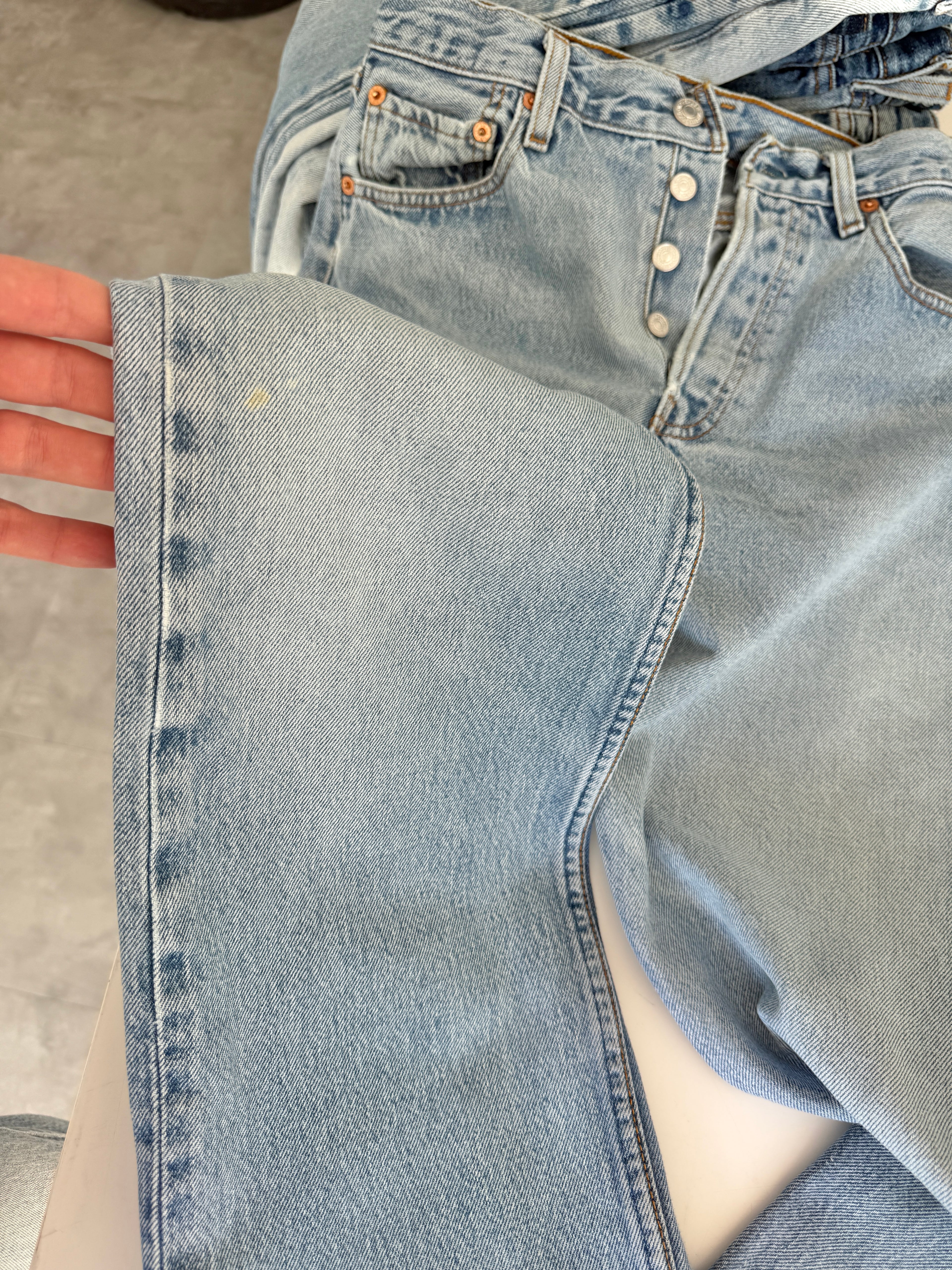 W28 L32 vintage Levis 501 27/28” measured light faded blue denim Levi’s 501s