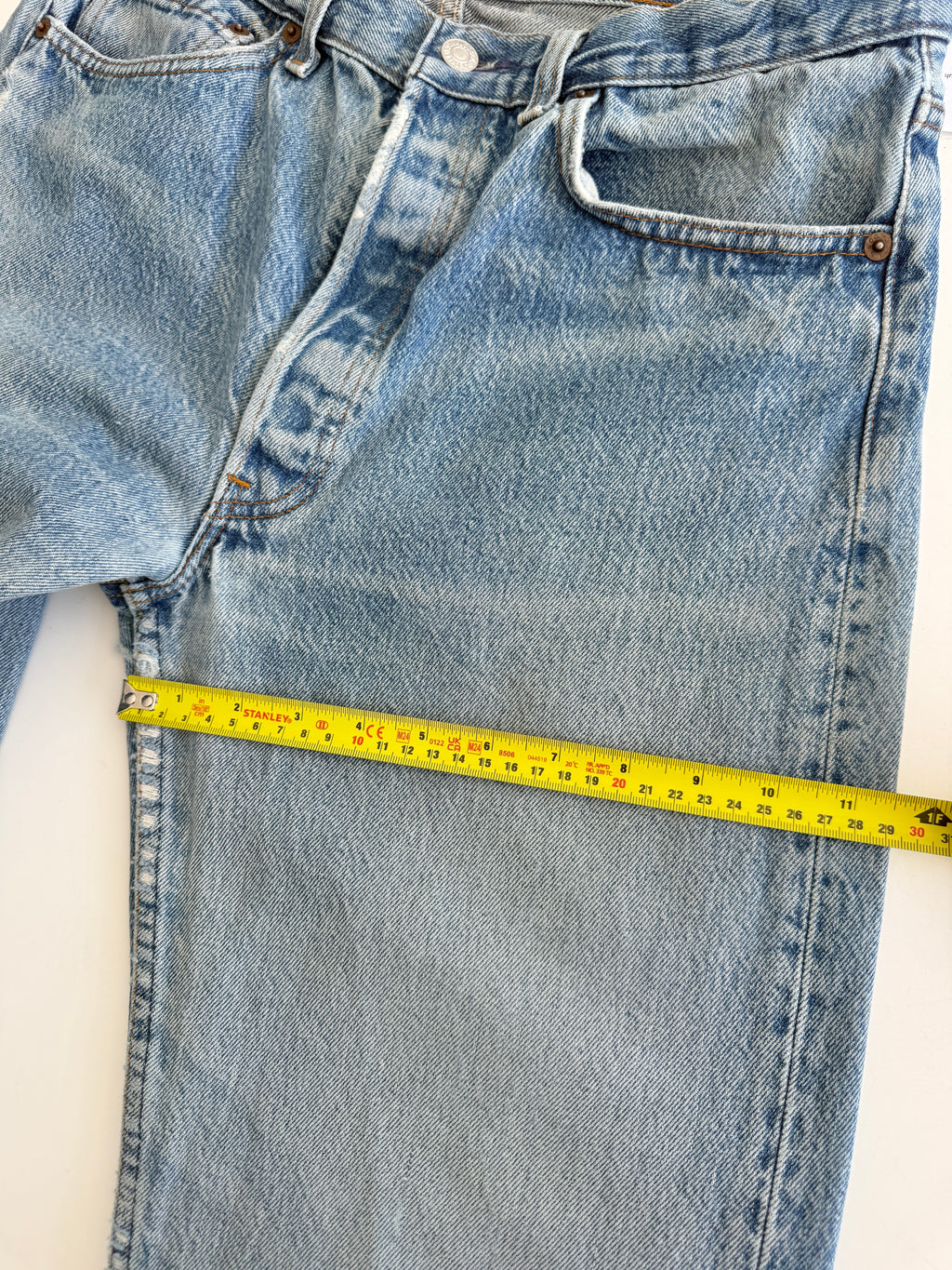 W31 L29 vintage Levis 501 30/31” measured waist medium faded blue 501s early 90s USA