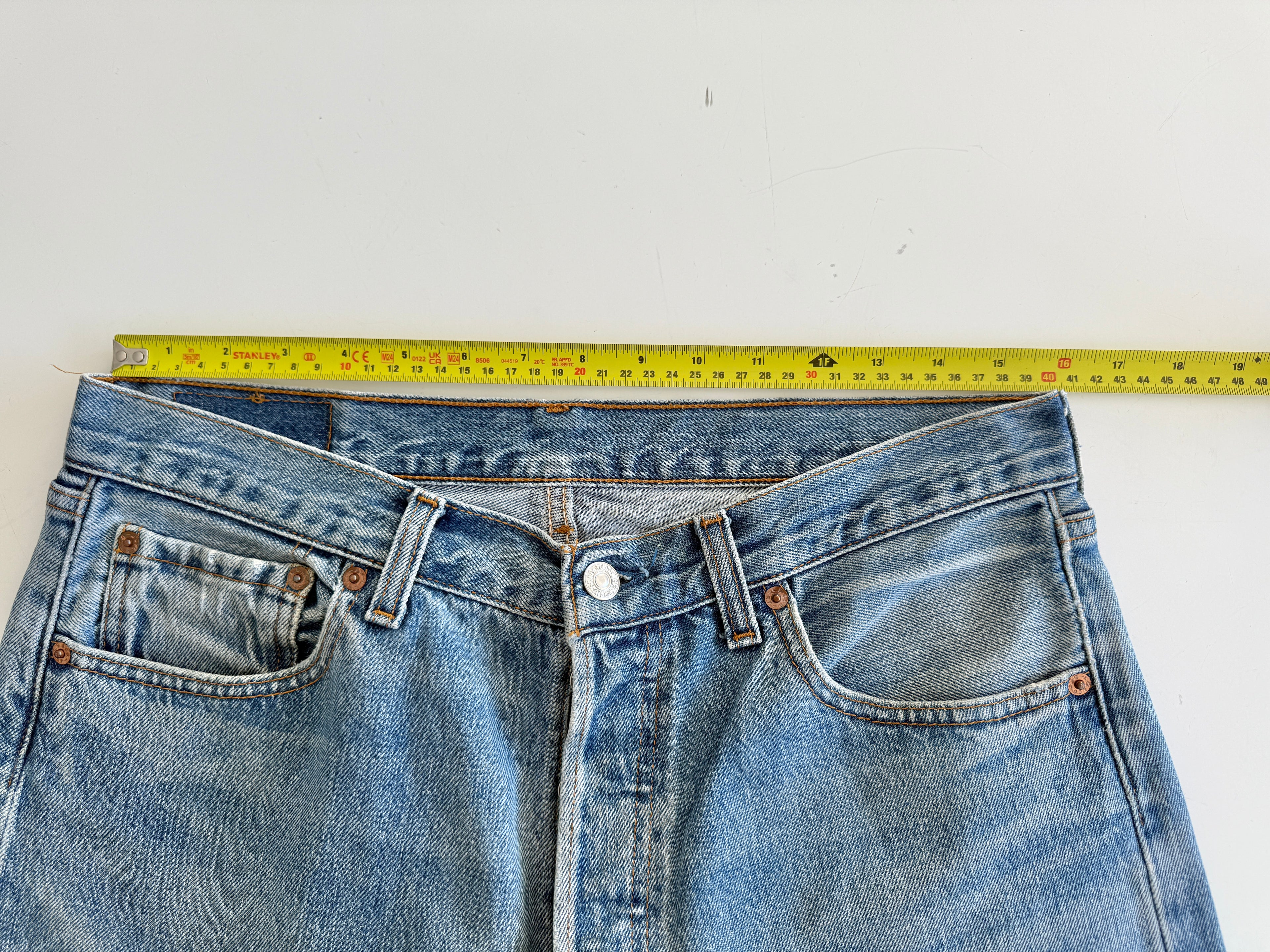 W32 L29 vintage Levis 501 31-32” measured medium faded blue 90s Levi’s 501s
