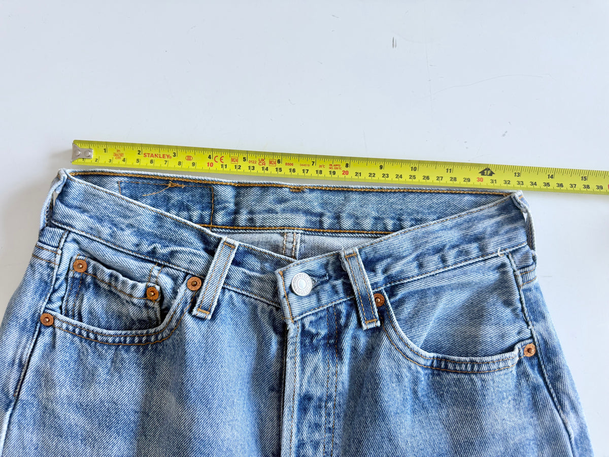 W26 L30 vintage Levis 501 light medium blue 25/26” measured waist 90s levis 501s