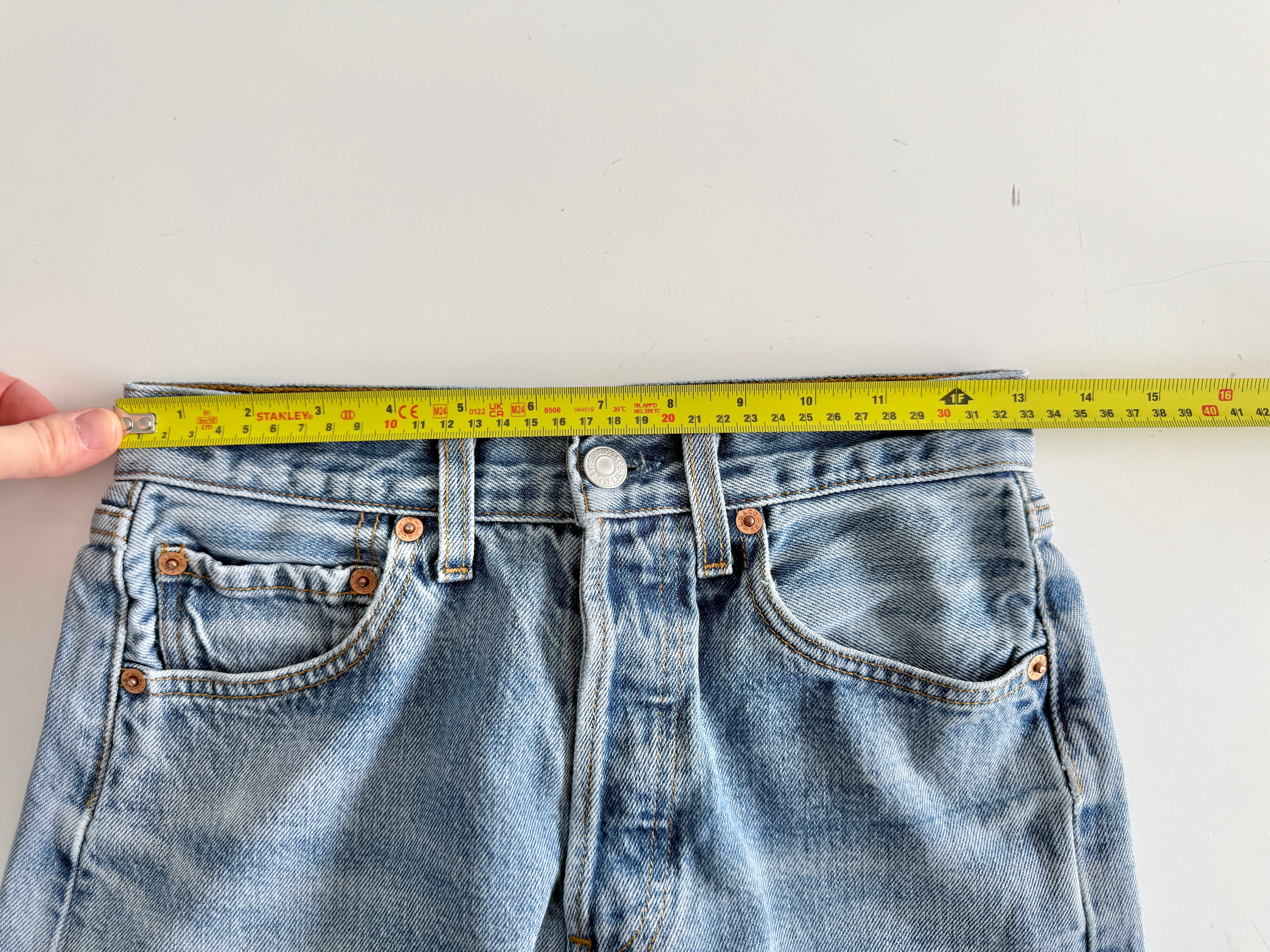 W25 L30 vintage Levis 501 24/25” measured unique faded blue denim 90s Levi’s 501s