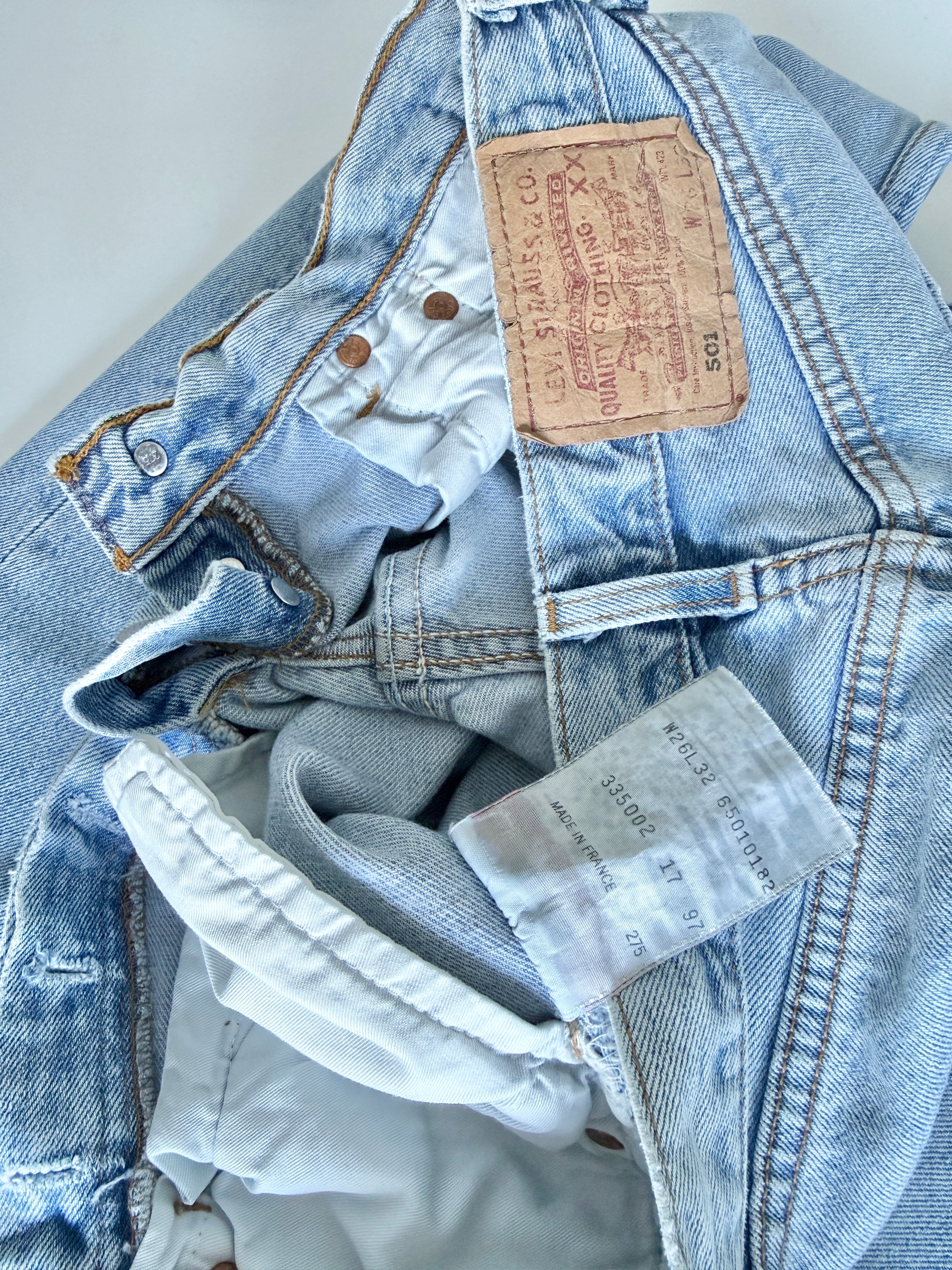 W25 L31 vintage Levis 501 24-25” measured light faded blue denim 90’s levi’s 501s