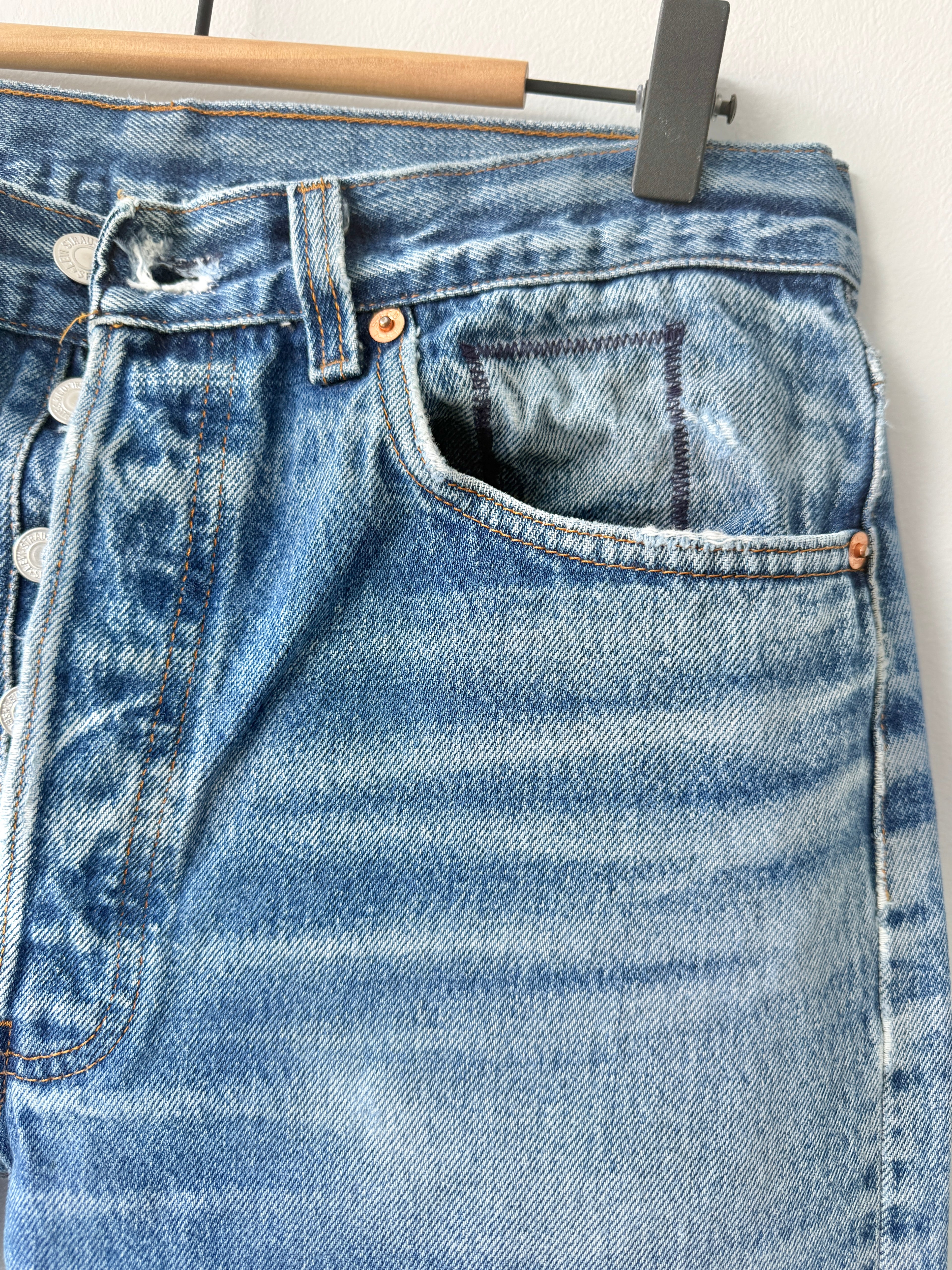 W30 L27 vintage Levis 501 29/30” dark blue faded Levi’s 501s USA 80s collectors addition
