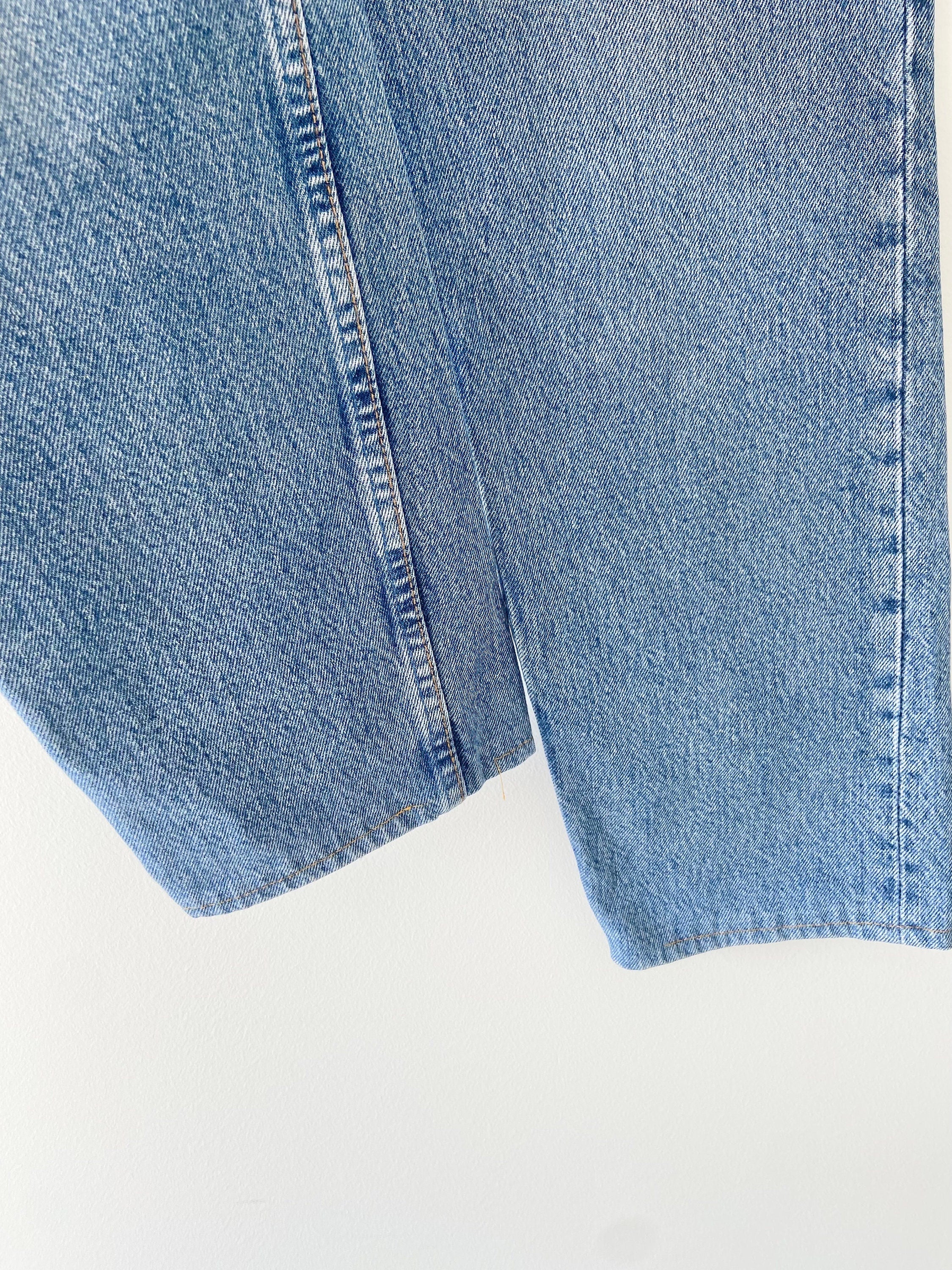 Vintage Levi’s 901  w26” L28” made in USA  Faded medium blue denim