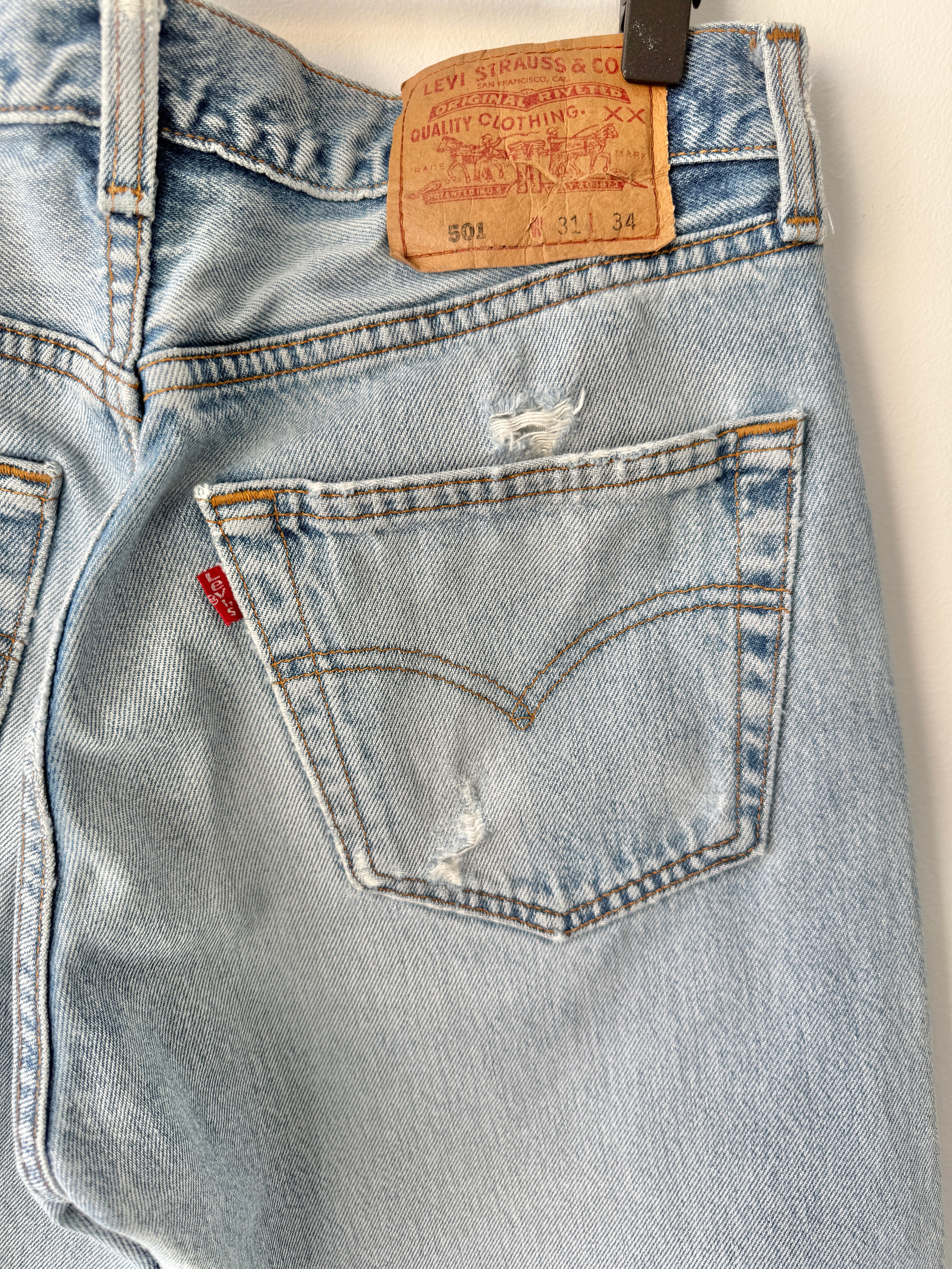 W29 L33 vintage Levis 501 29” measured light faded blue made in 90s
