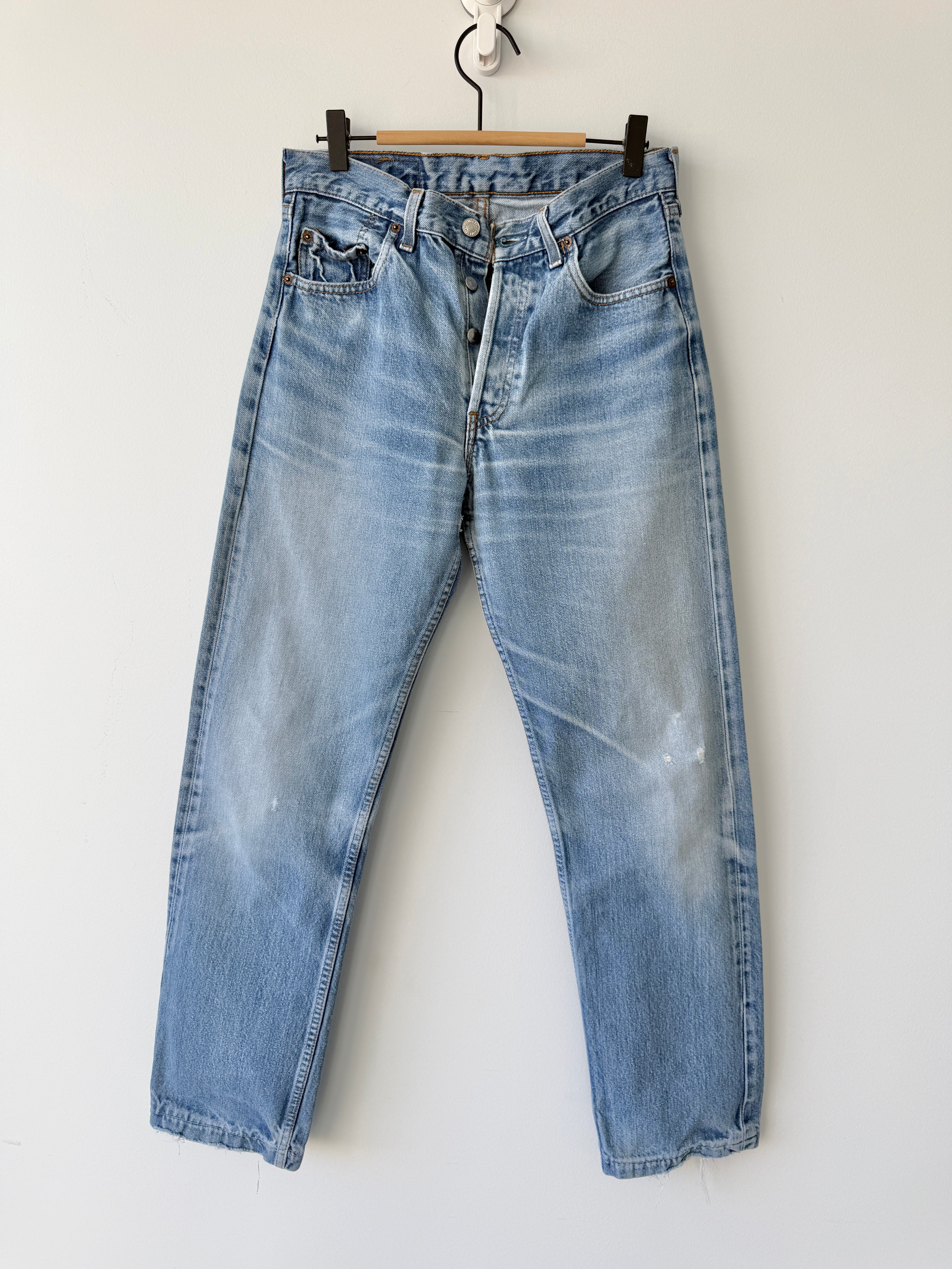 W28 L30 vintage Levis 501 27-28” measured medium faded blue 90’s levi’s 501s