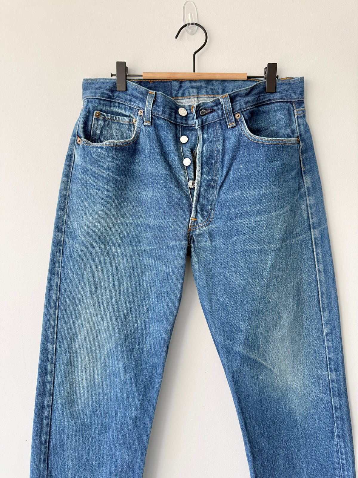 W31 L26 vintage Levis 501 0115 dark blue 30/31” measured waist 501s 80s USA