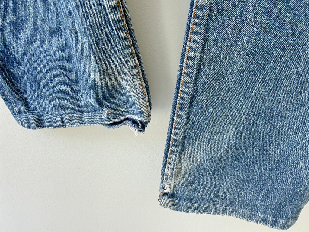 W30 L31 vintage Levis 501 29/30” measured waist medium faded blue 80s 501s