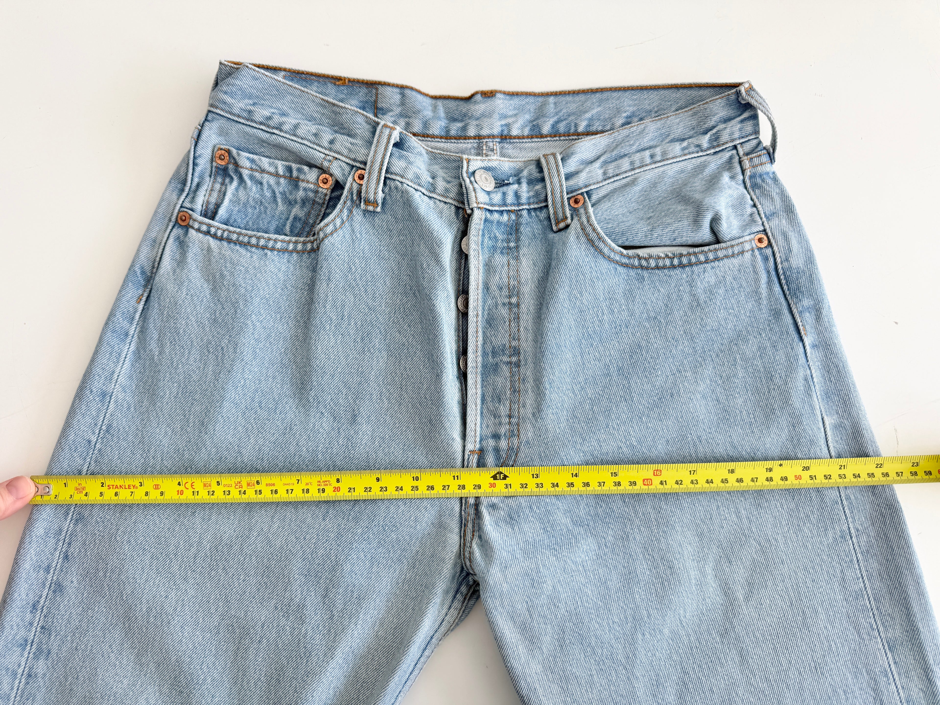 W29 L33 vintage Levis 501 29” measured light blue faded 90s denim Levi’s 501s