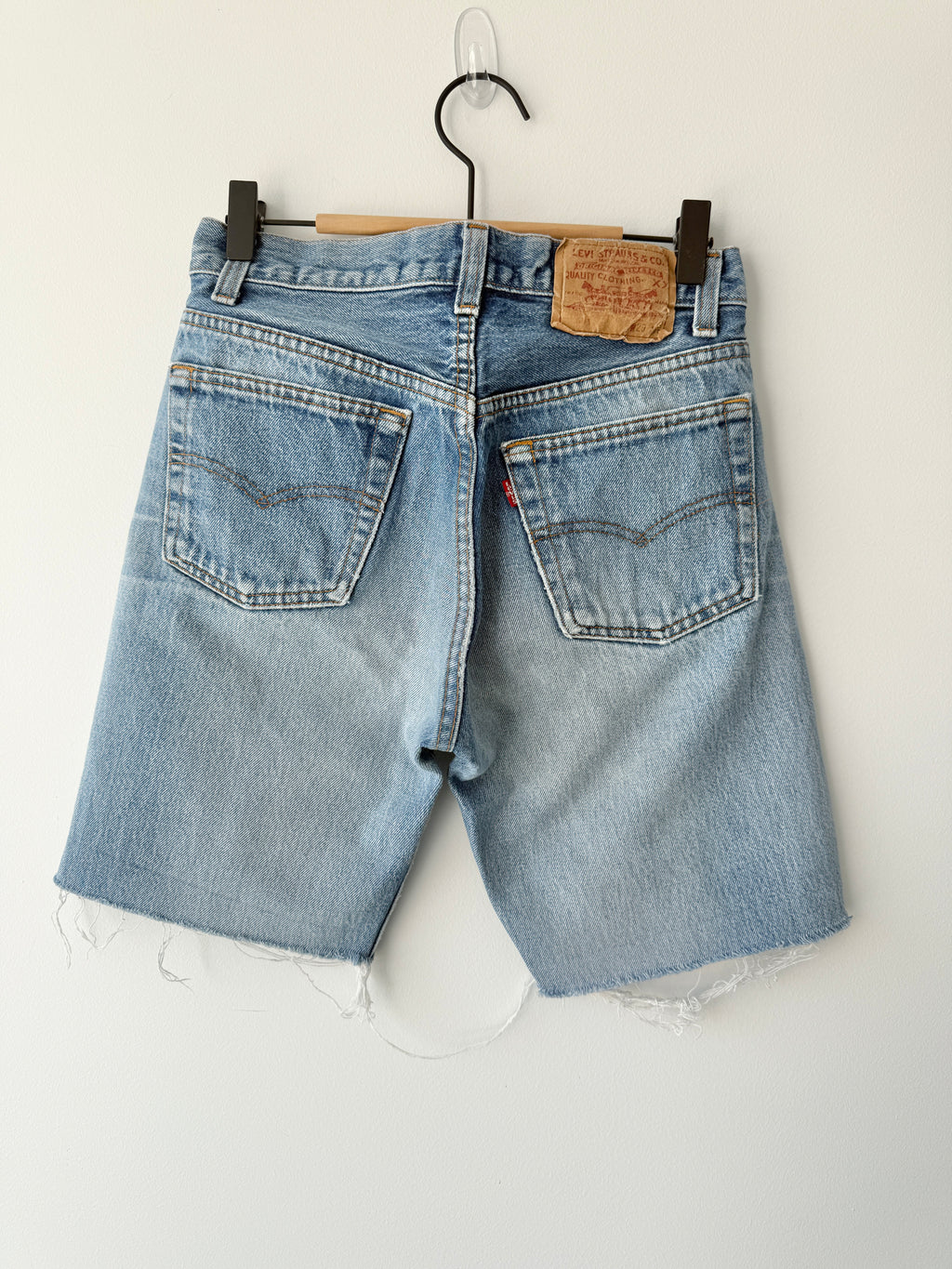 W27 vintage Levis 501 shorts 26/27” dark faded blue Levi’s 501s USA early 90s