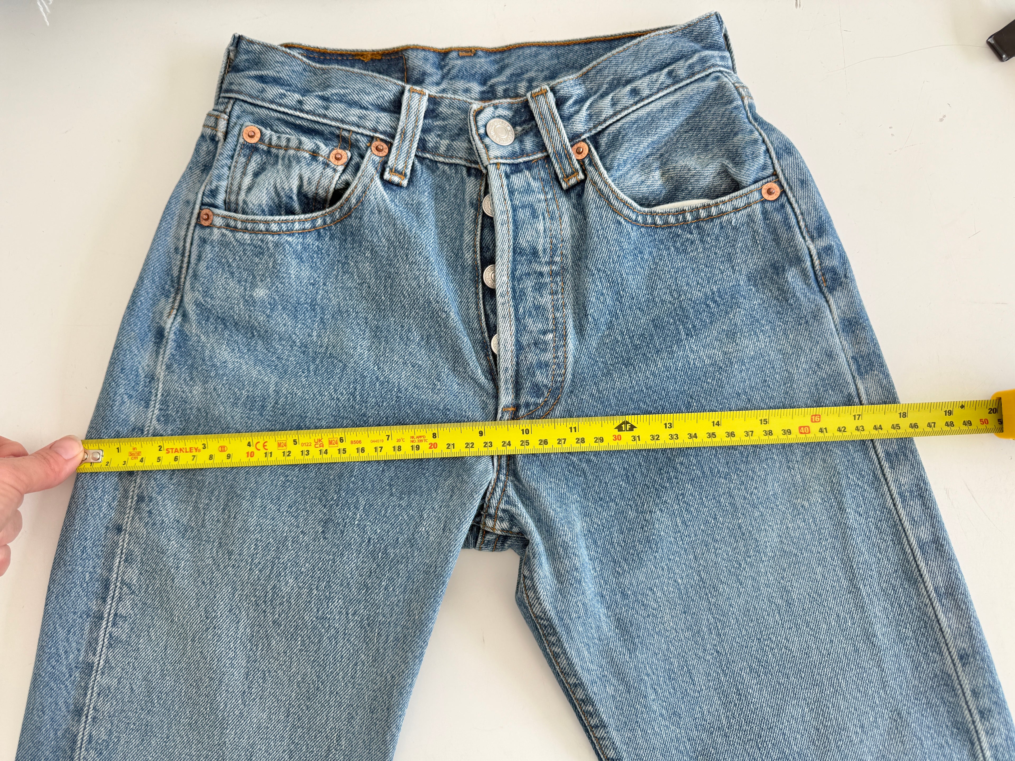 W22 L28 vintage Levis 501 22” measured waist medium faded 501s 90s denim