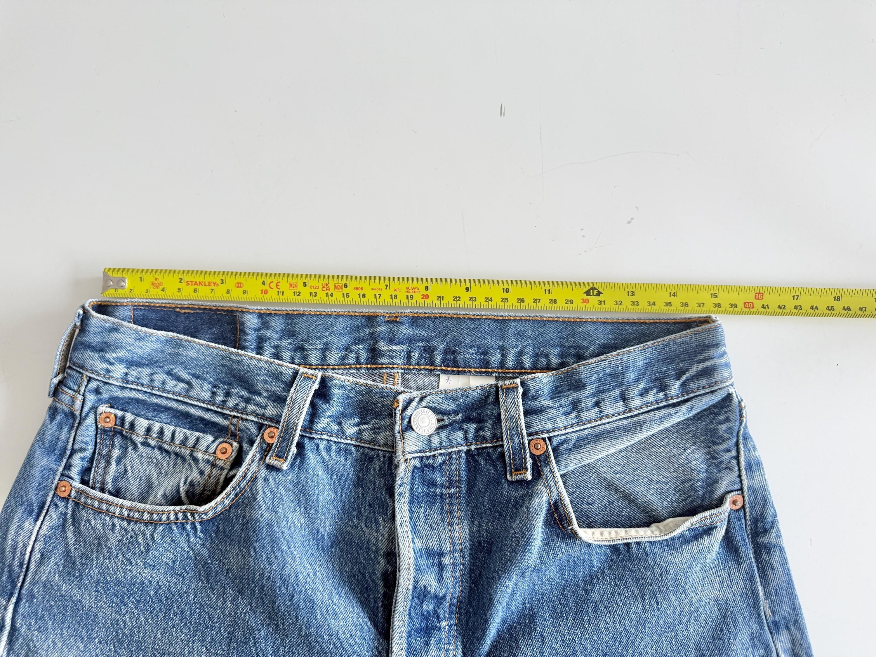 W31 L31 vintage Levis 501 30-31” measured dark Blue faded wallet mark made in y2k