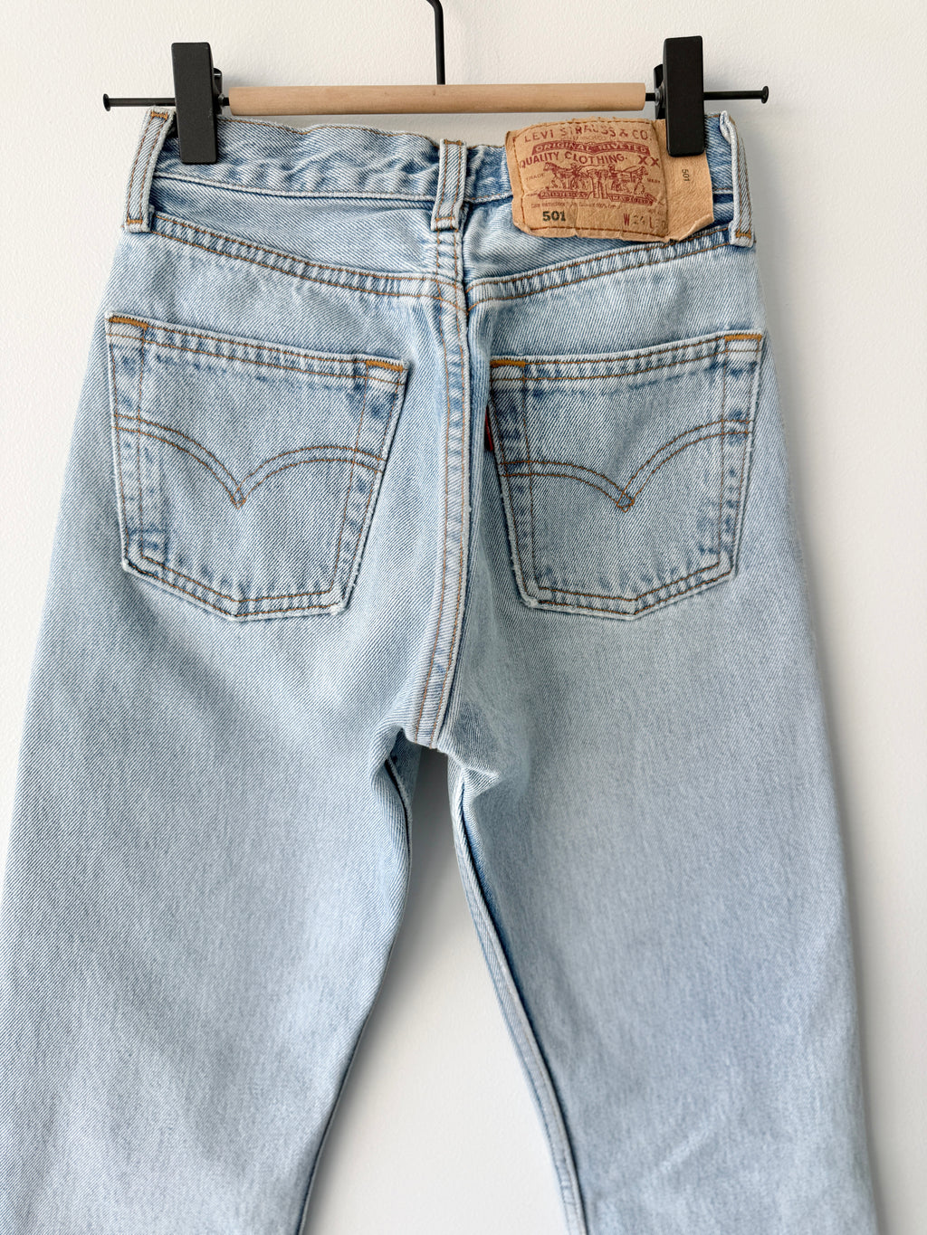 W22 L29 vintage Levis 501 22” measured light blue faded denim 90s 501s