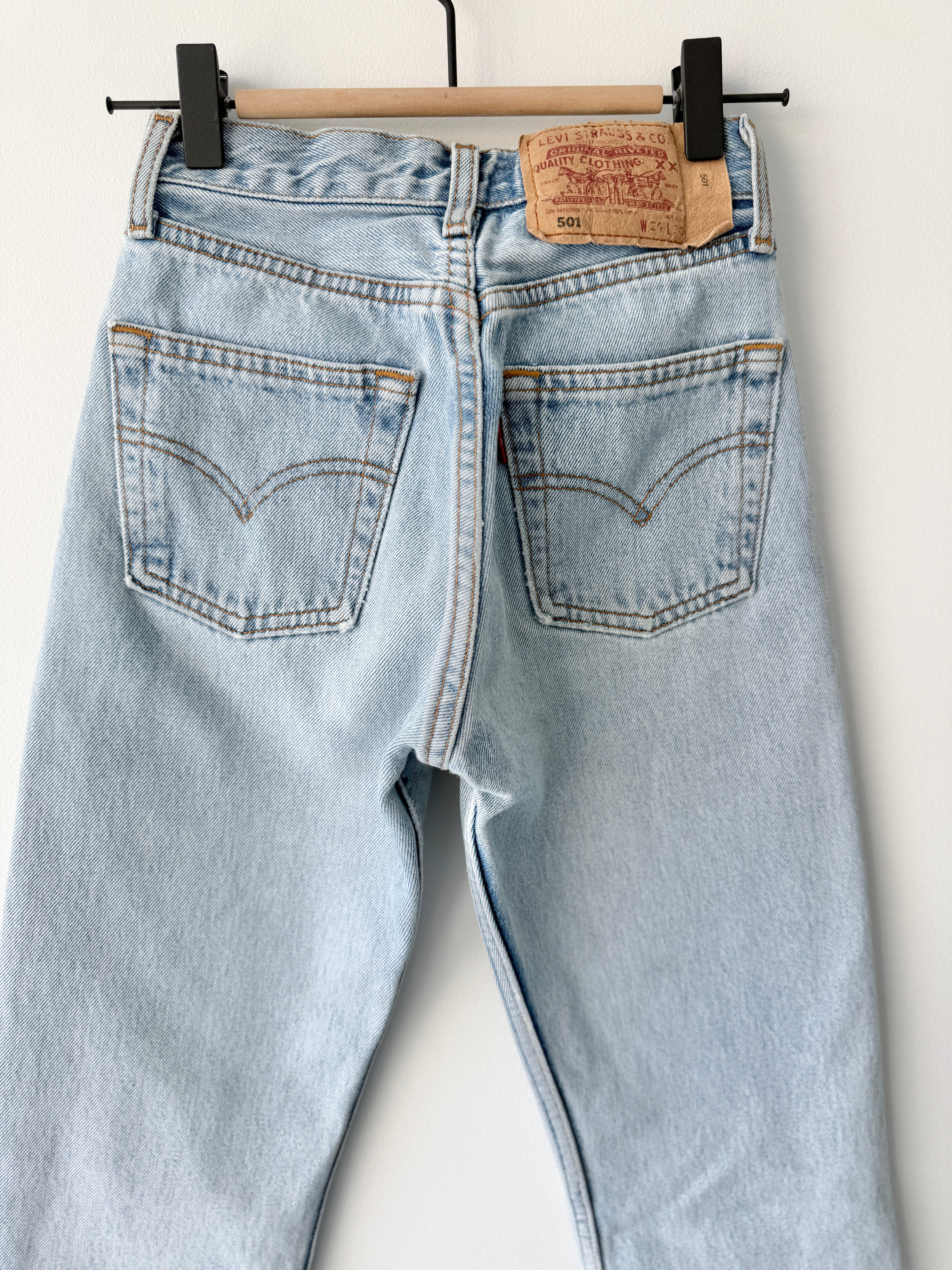 W22 L29 vintage Levis 501 22” measured light blue faded denim 90s 501s
