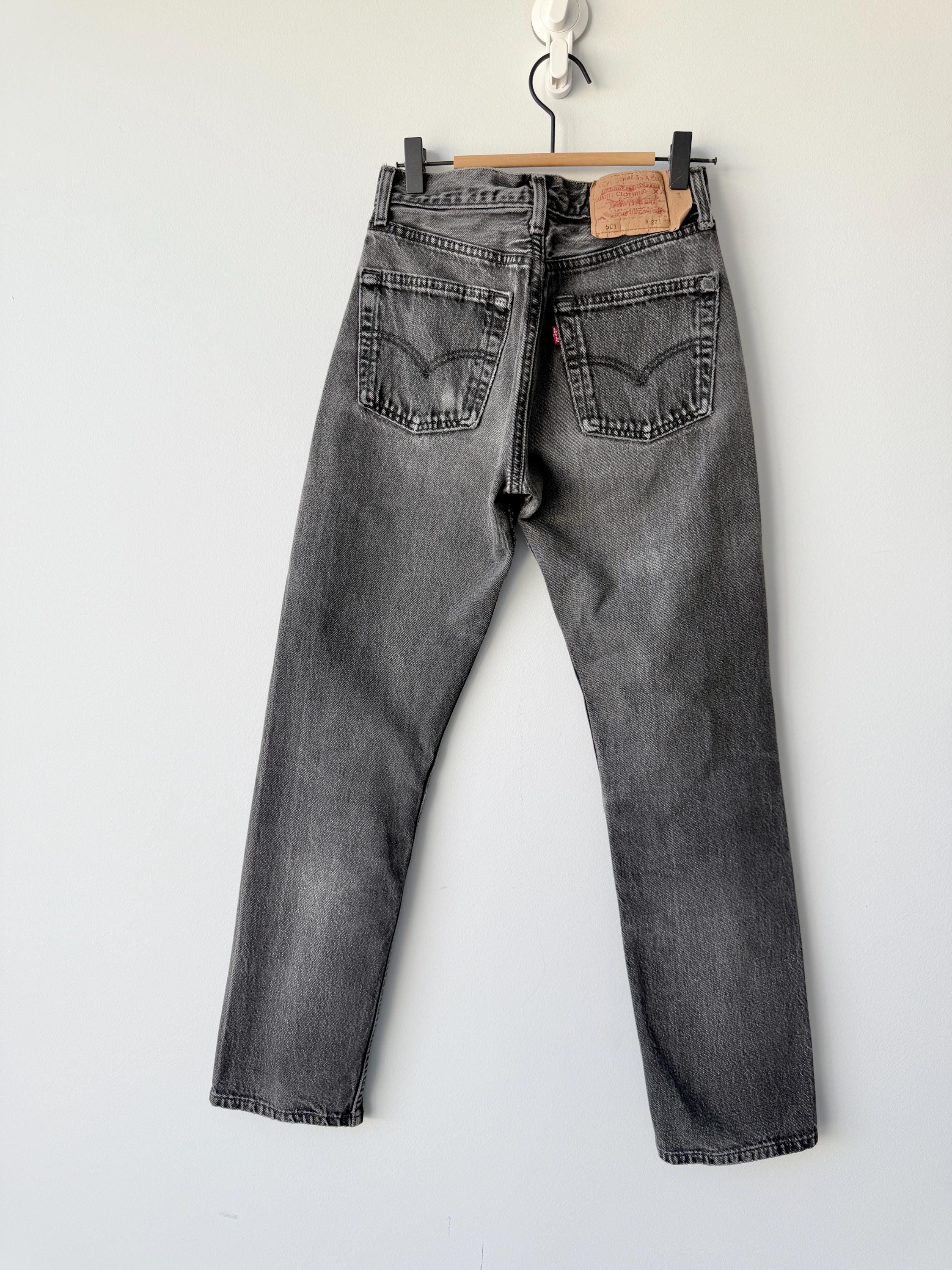 W25 L29 vintage Levis 501 24-25” measured waist black faded lines made in 90s