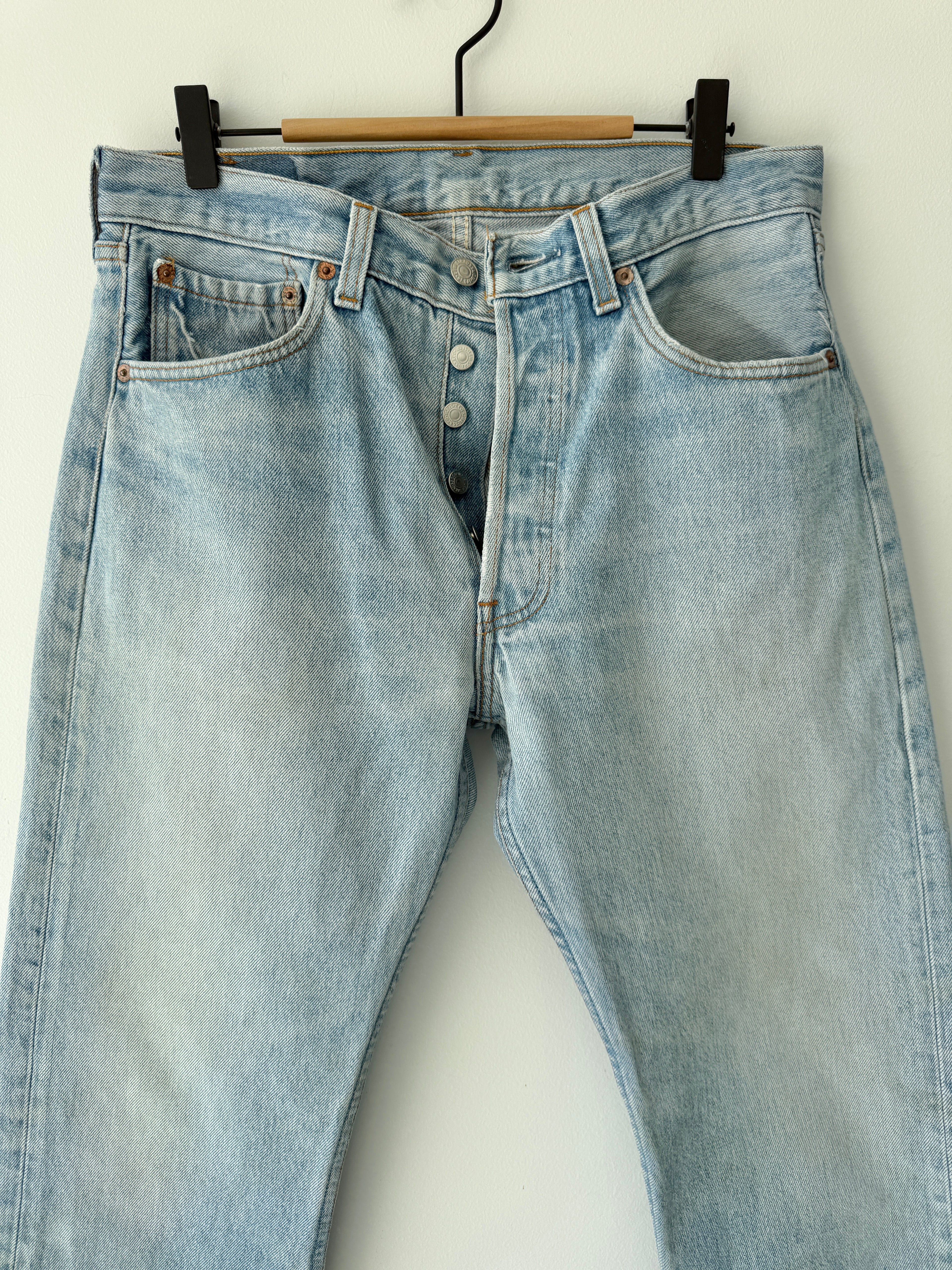 W30 L29 vintage Levis 501xx 30” measured waist light faded blue USA 90s  501xx