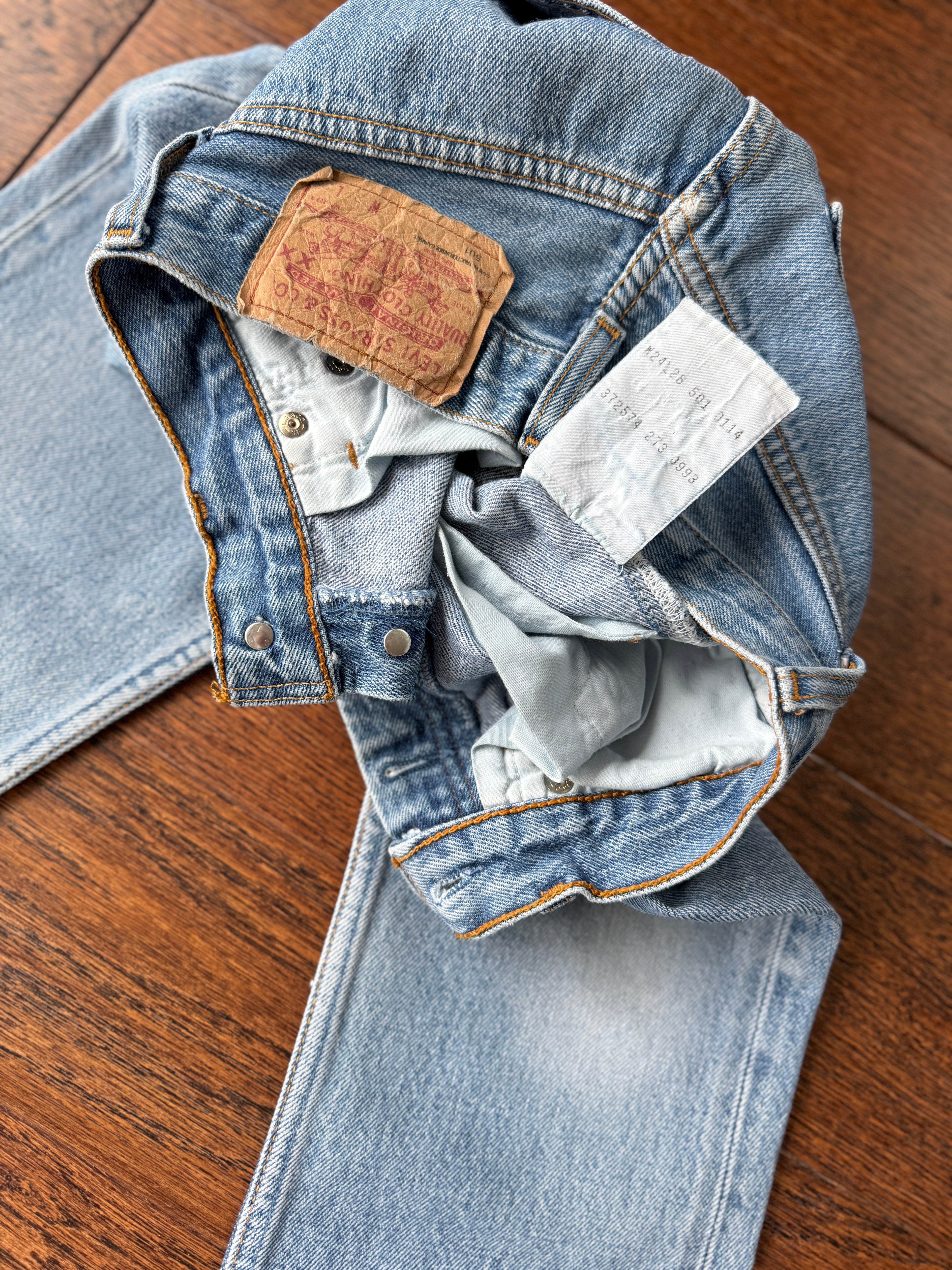 Softer w22 L27 Levis 501 vintage medium blue 90s denim straight leg jeans 501 21”/22” waist