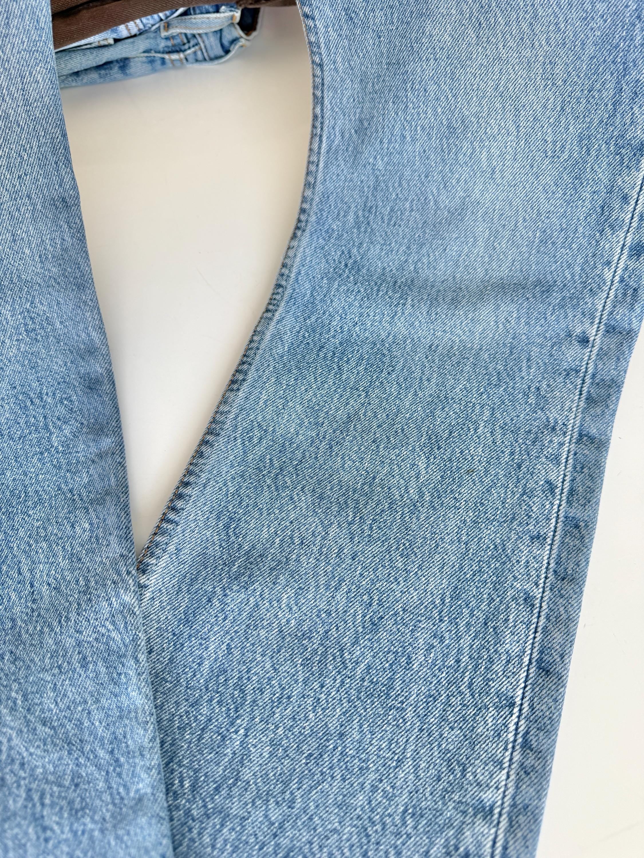 W23 L30 vintage Levis 501 22-23” measured medium blue made in 90s )