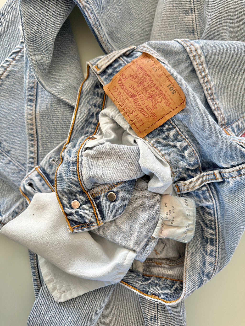 W31 L31 vintage Levis 501 30/31” measured lighter blue 90s USA Levi’s 501s