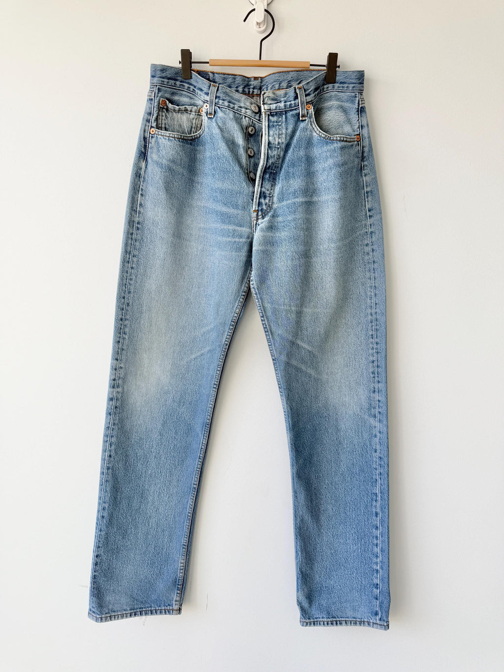 W33 L33 vintage Levis 501 32-33” measured waist medium faded lines blue made in y2k