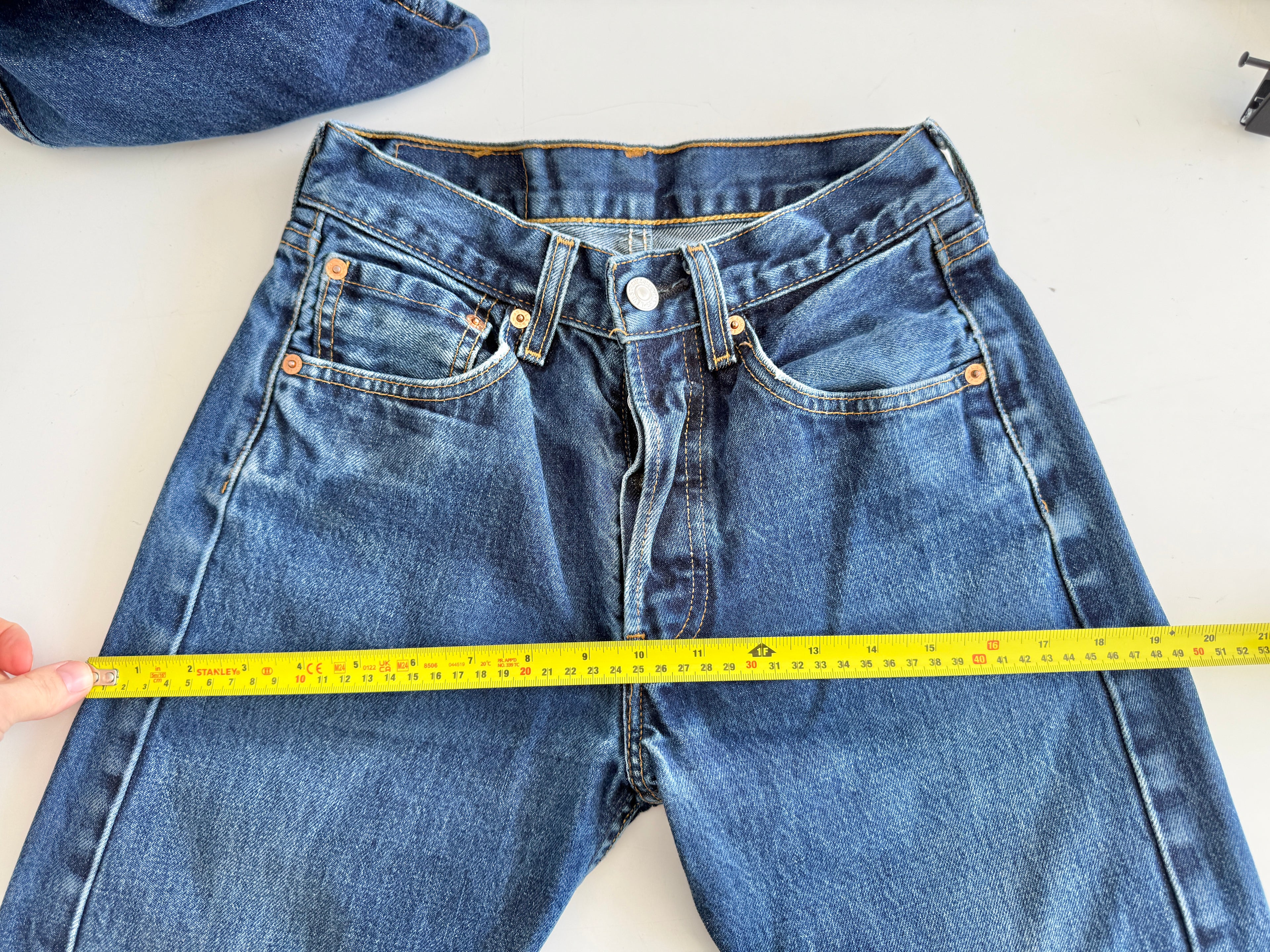 Soft W24 L30 vintage Levis 501s 23-24” measured dark indigo blue Y2K Levi’s 501s