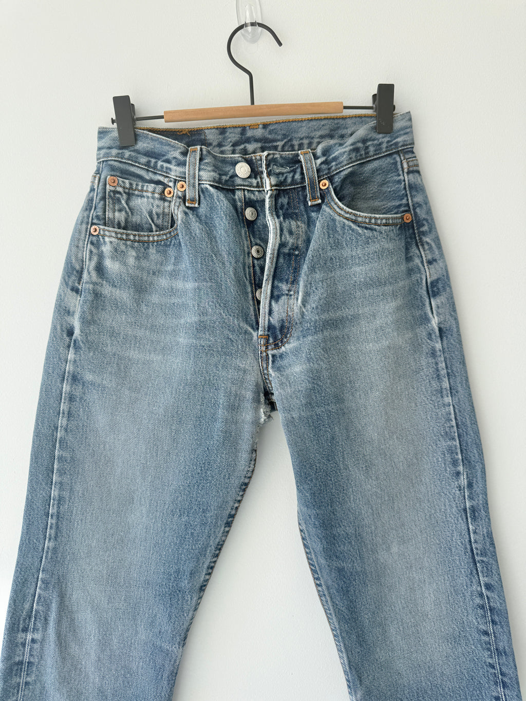 W26 L31 vintage Levis 501s 25/26” measured medium dark fade blue distressed 501s Y2K
