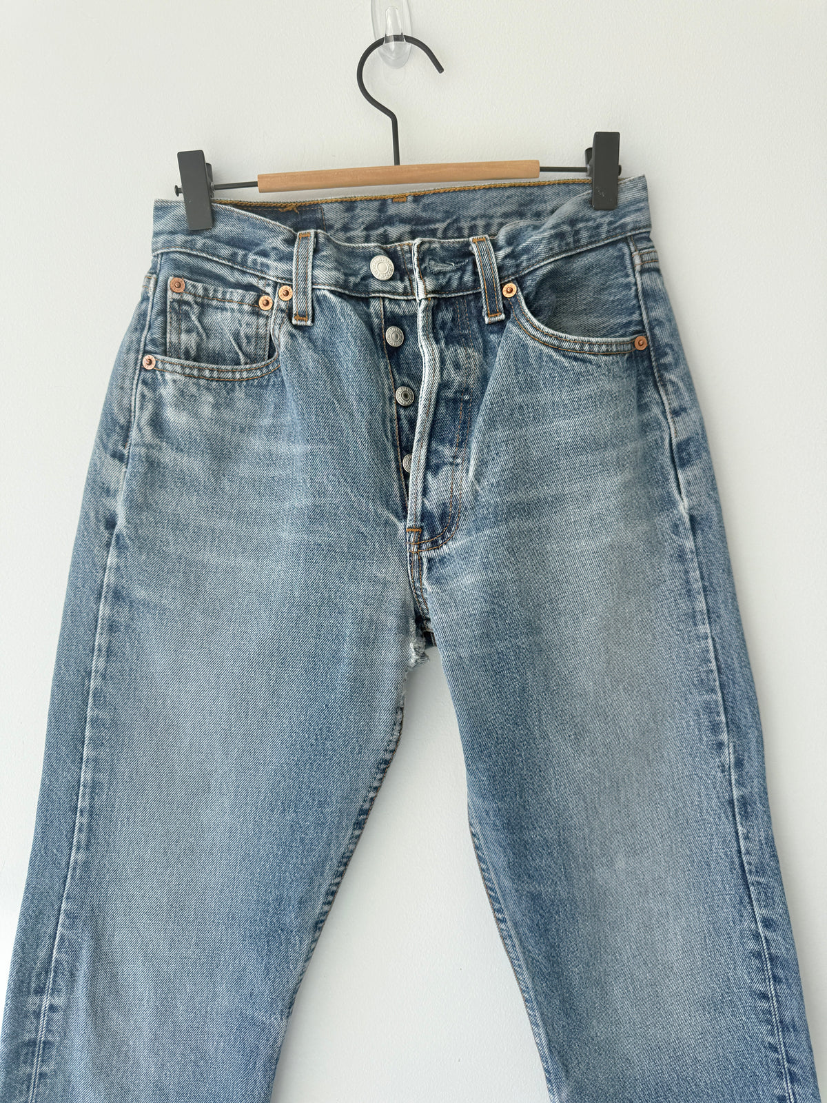 W26 L31 vintage Levis 501s 25/26” measured medium dark fade blue distressed 501s Y2K