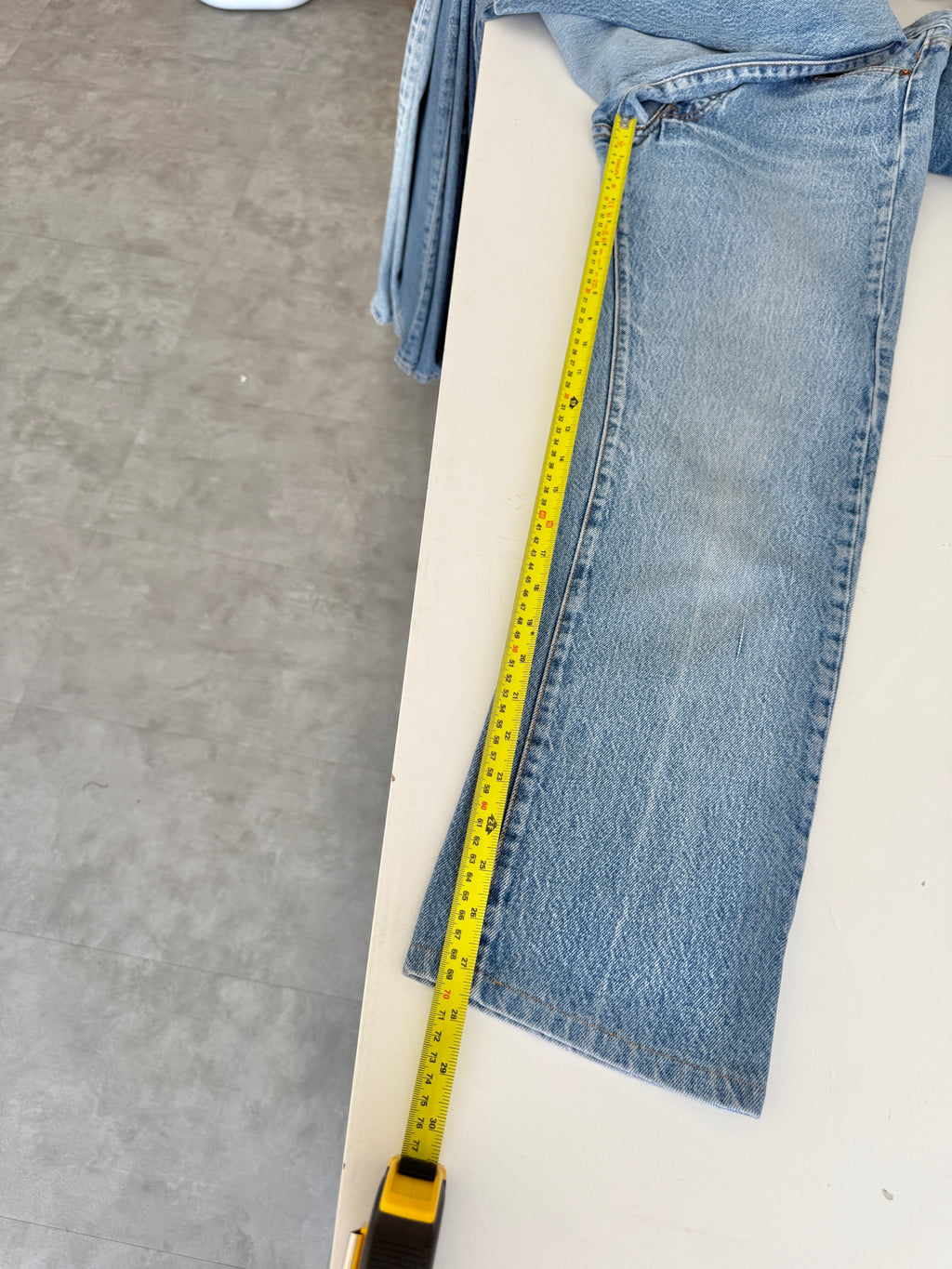 W25 L27 vintage Levis 501 24/25” measured fade light denim USA 501s 80s