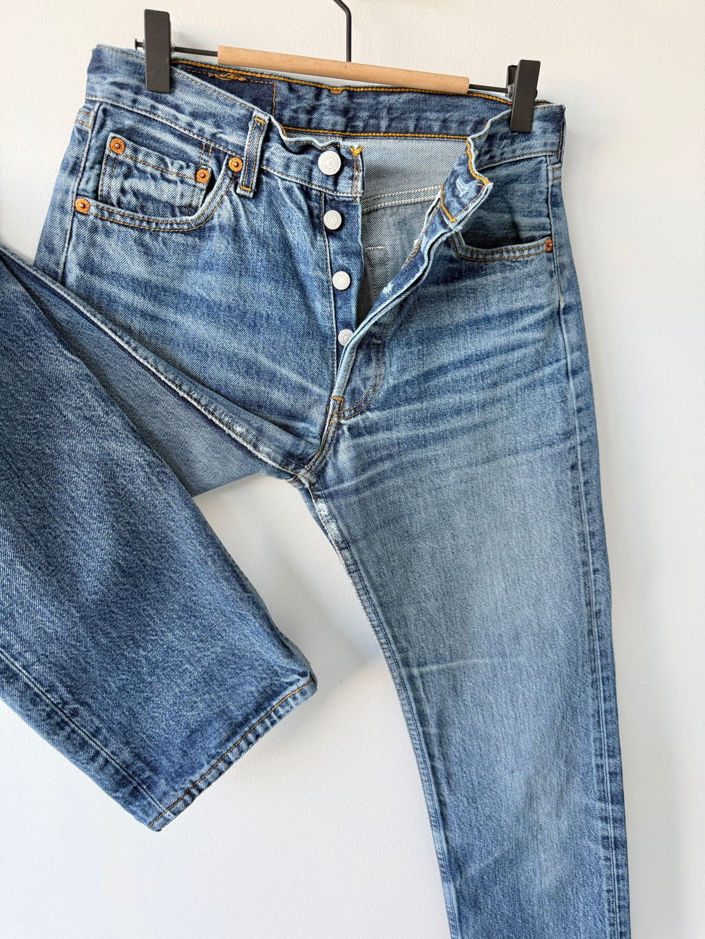 W27 L33 vintage Levis 501 27” measured medium blue denim 90s 501s